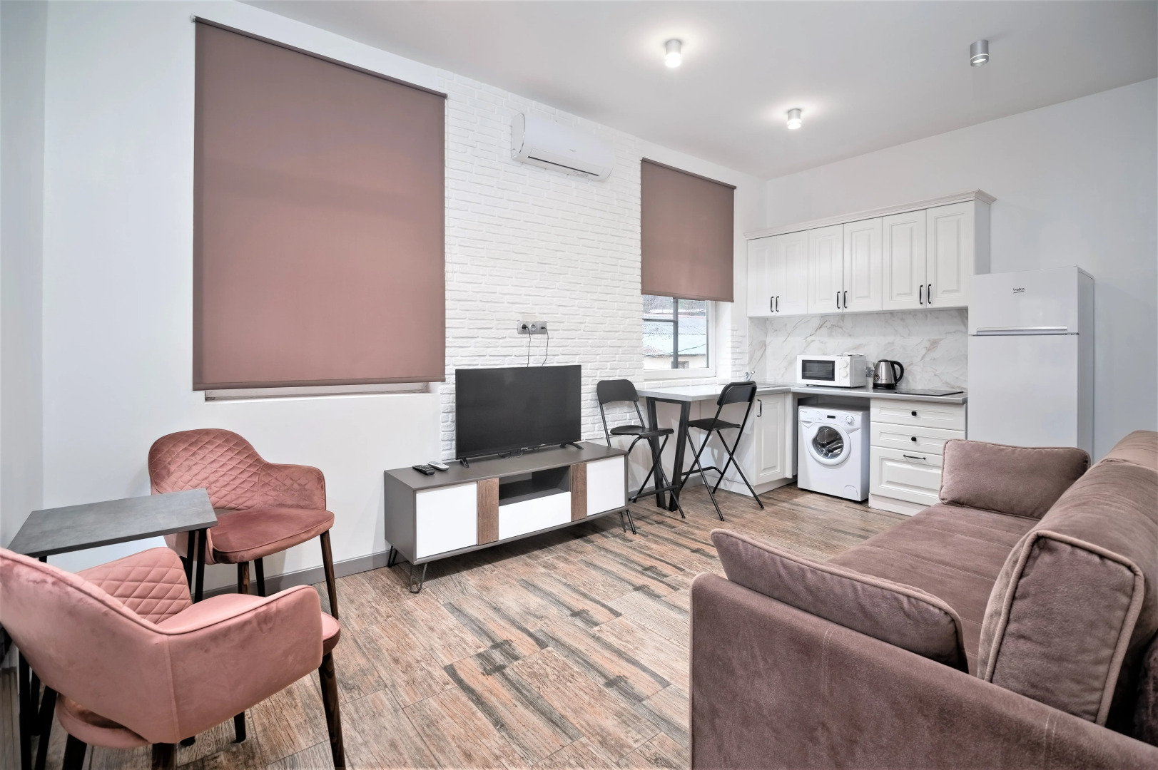 Отель Манжари