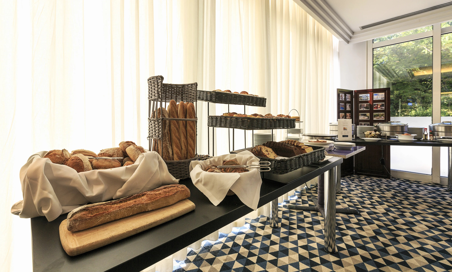 Отель Vichy Spa Hôtel Les Célestins