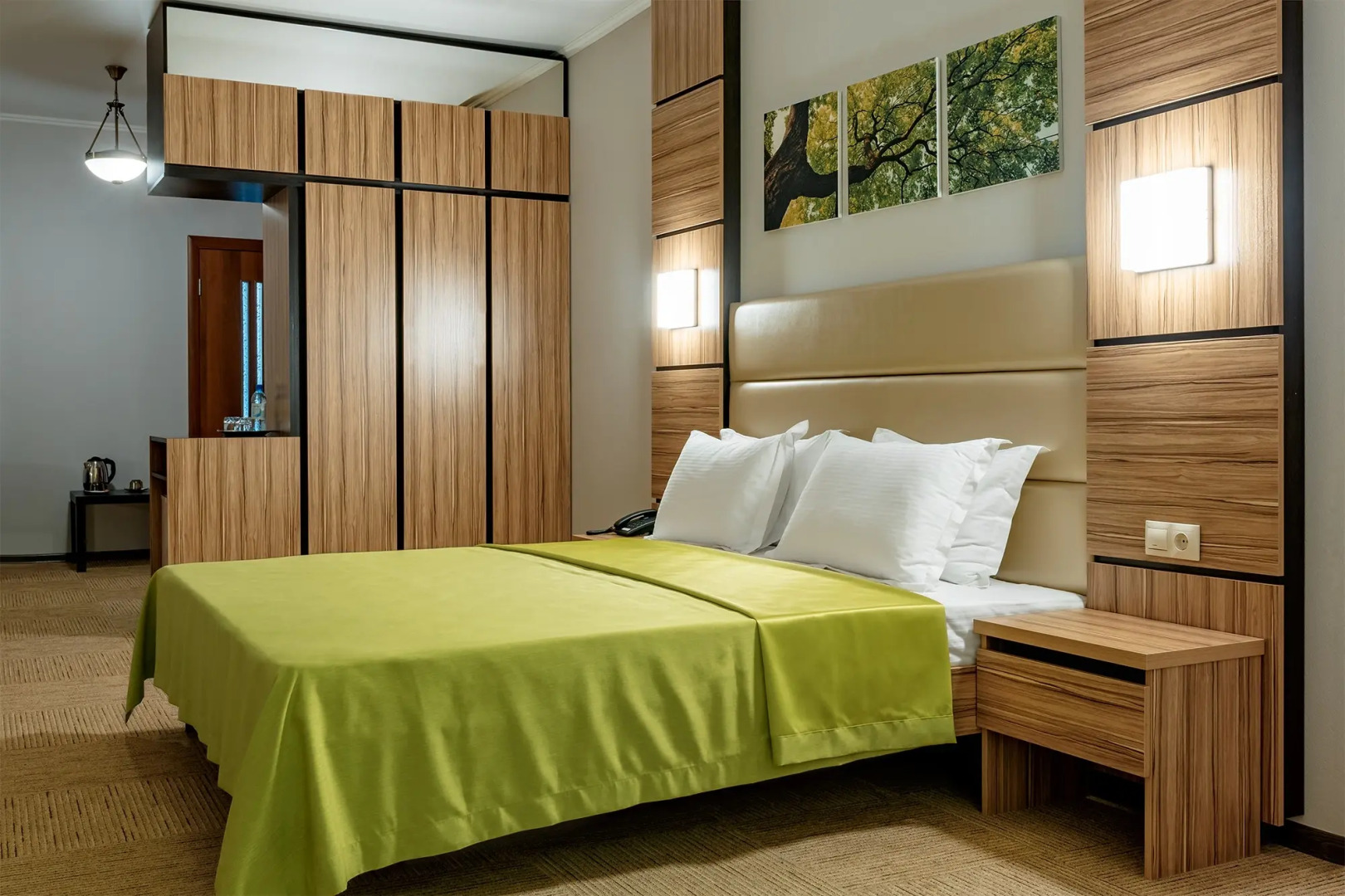 Отель Cronwell Ника Центр