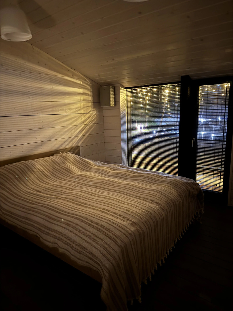 Частный Дом с Верандой в Лесу