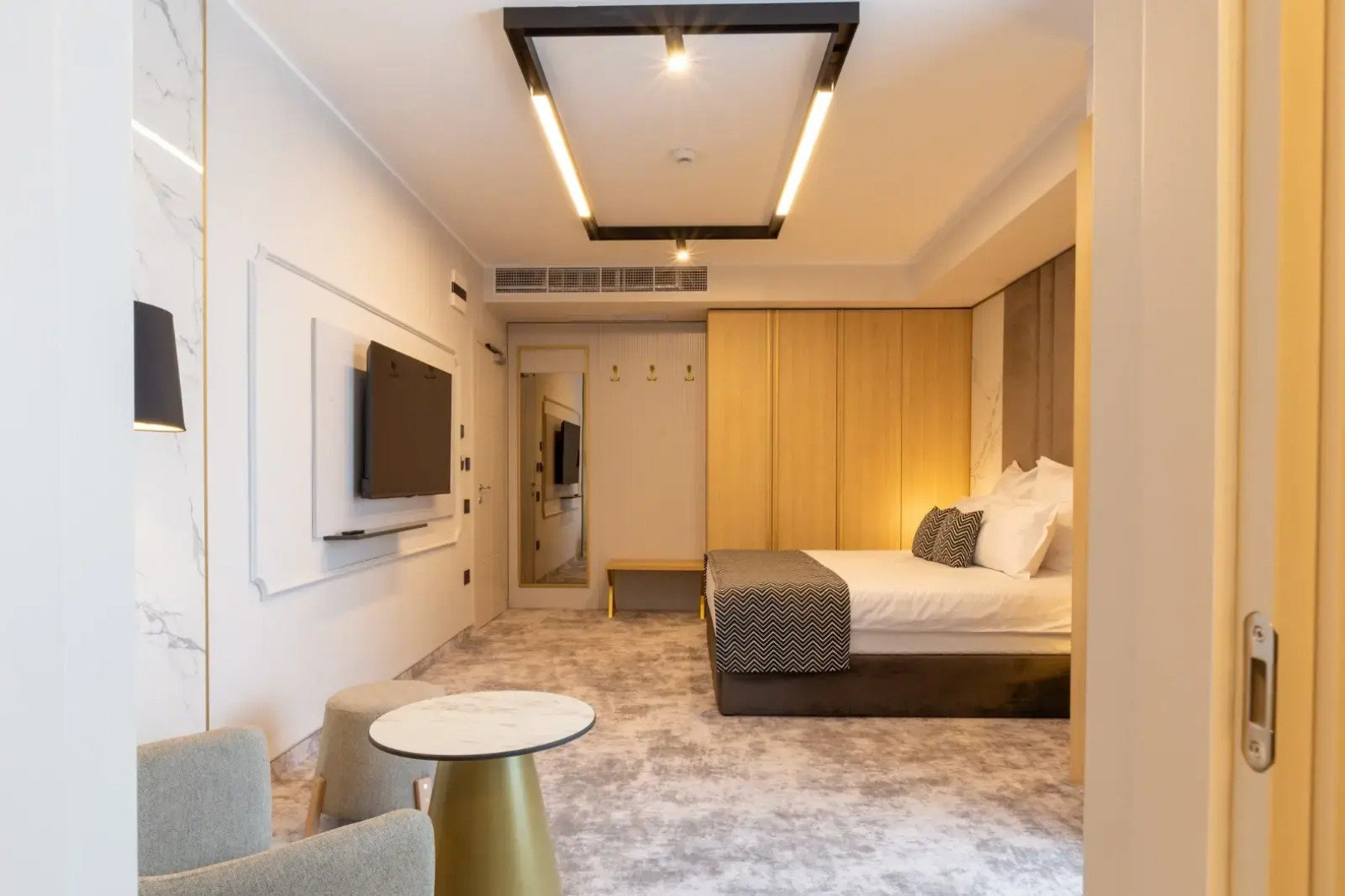 Отель Lupa by Bueno