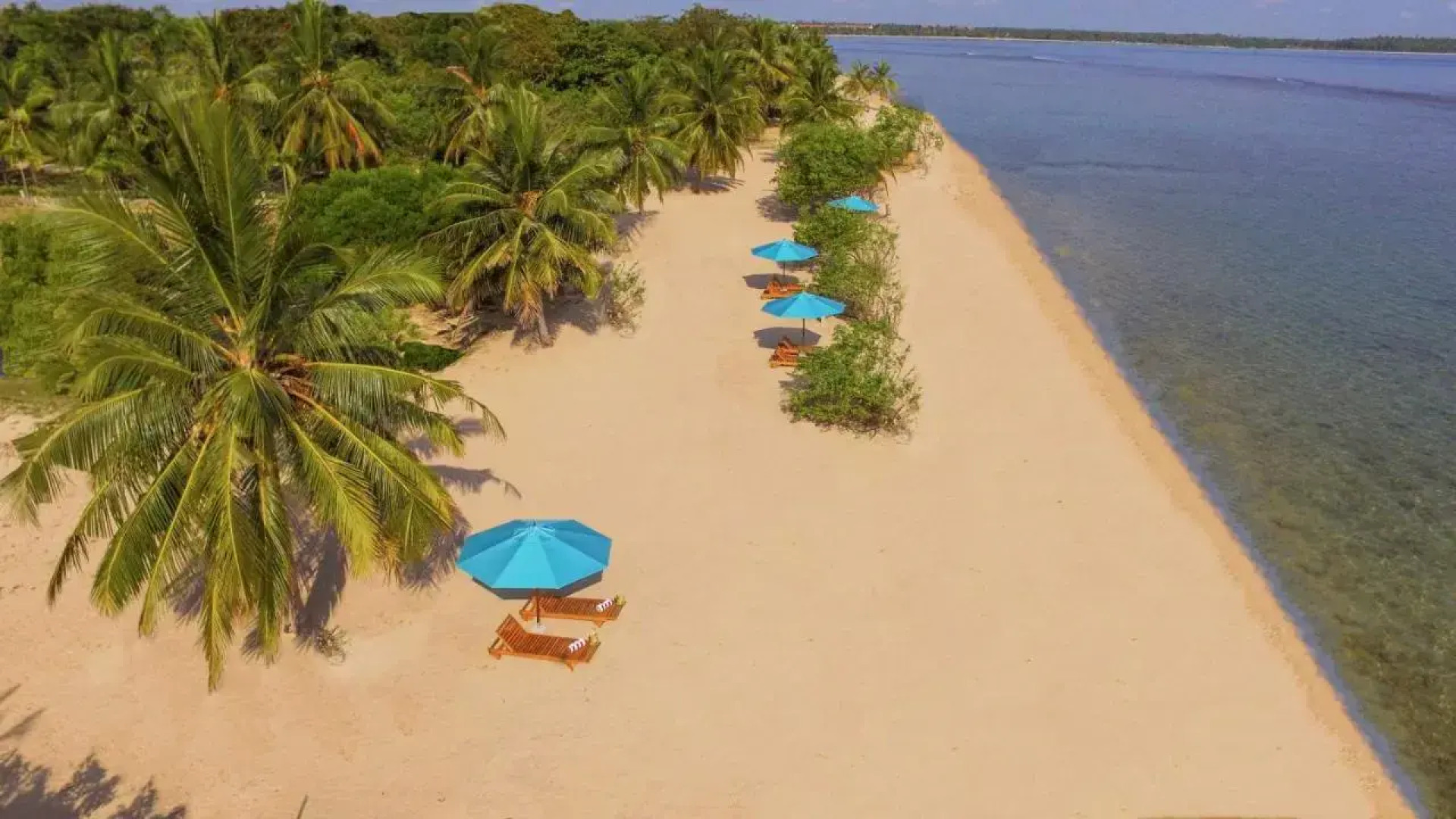 Отель Breeze Pasikudah Resort