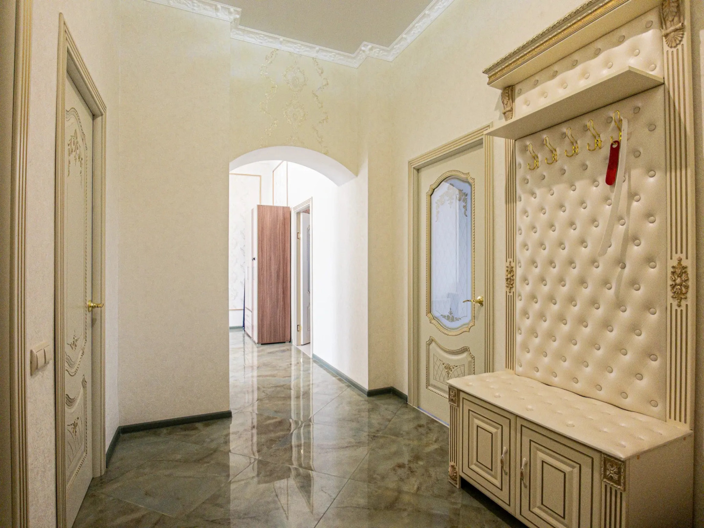 Апартаменты четырехкомнатные с видом на крепостную стену