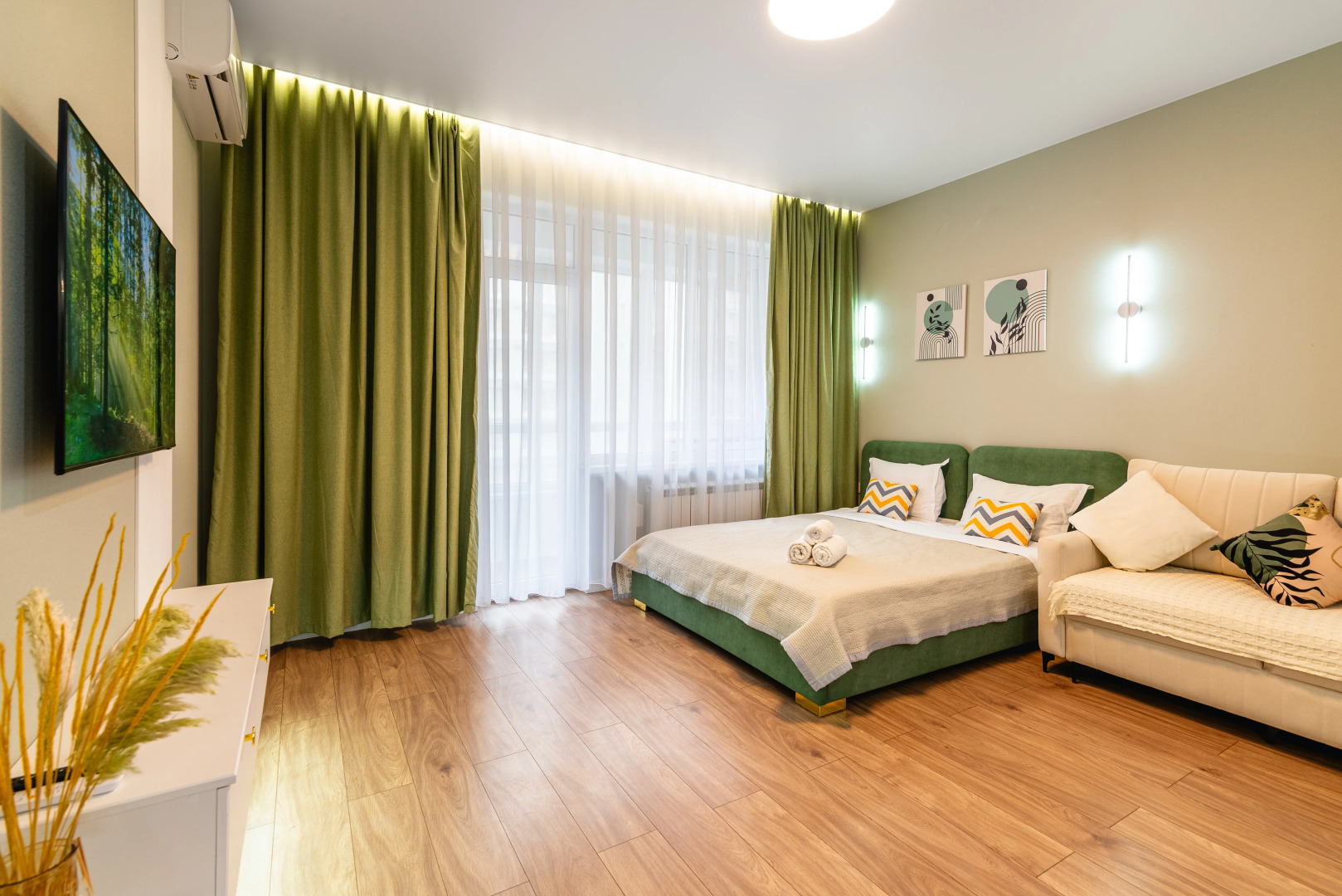 Апартаменты Уютная студия Фисташка в сердце города (170)