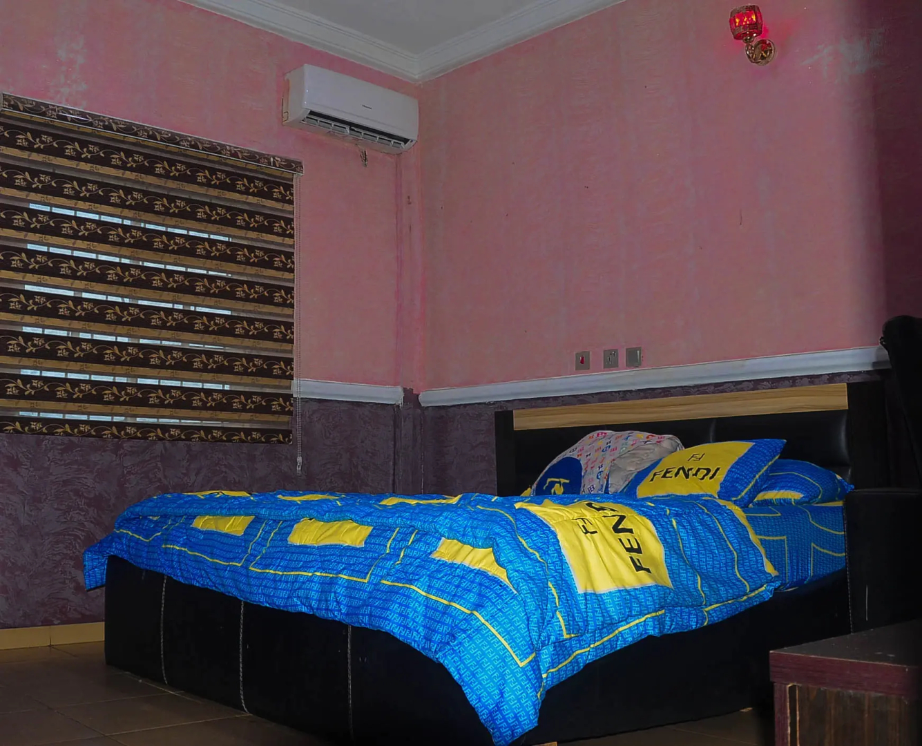 Отель LAKE SIDE HOTEL WARRI