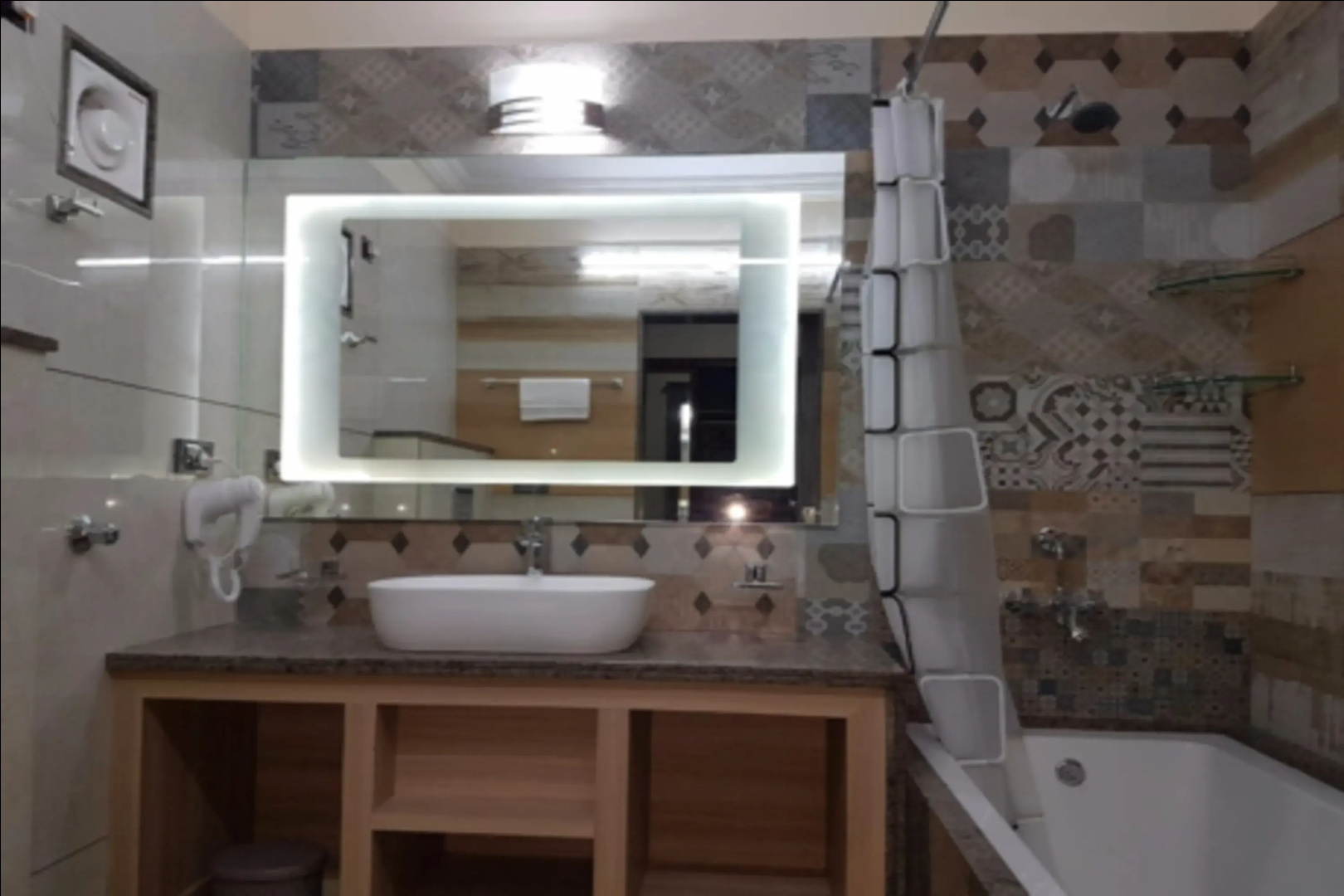 Отель JM Vista Suites
