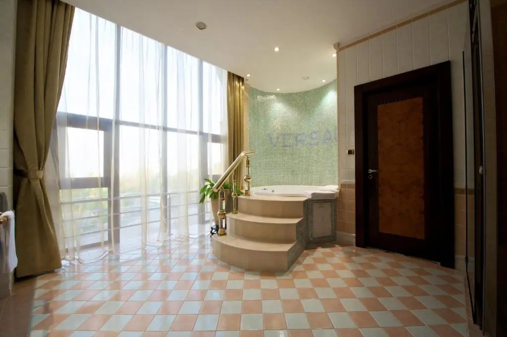 Royal Tulip Алматы