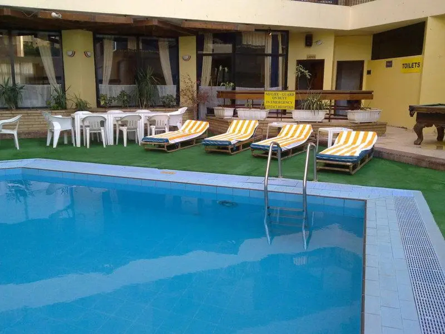 Отель Gaddis Hotel, Suites and Apartments