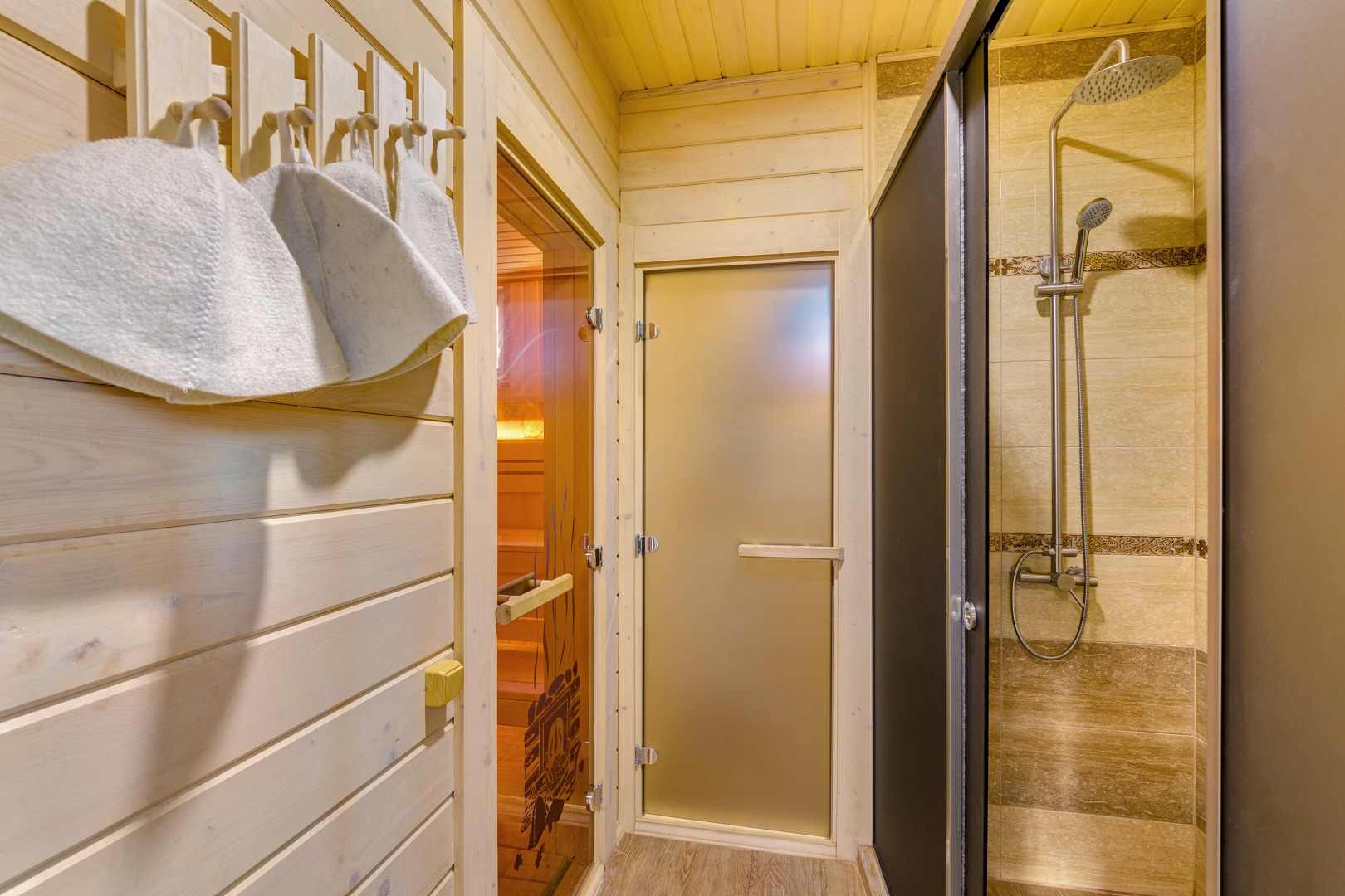 Отель Атлас