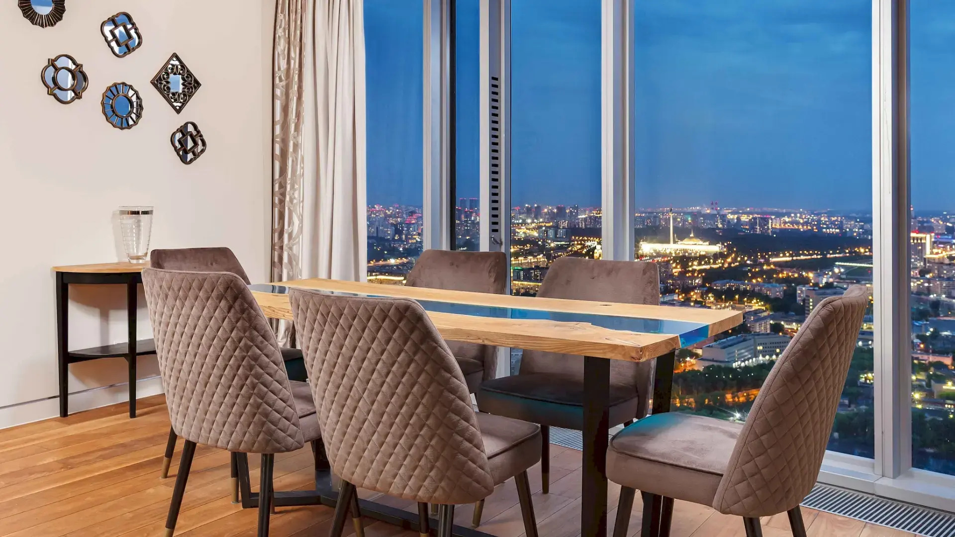 Апартаменты Москва Сити с  панорамной ванной и угловым видом 47 этаж 3 комнаты