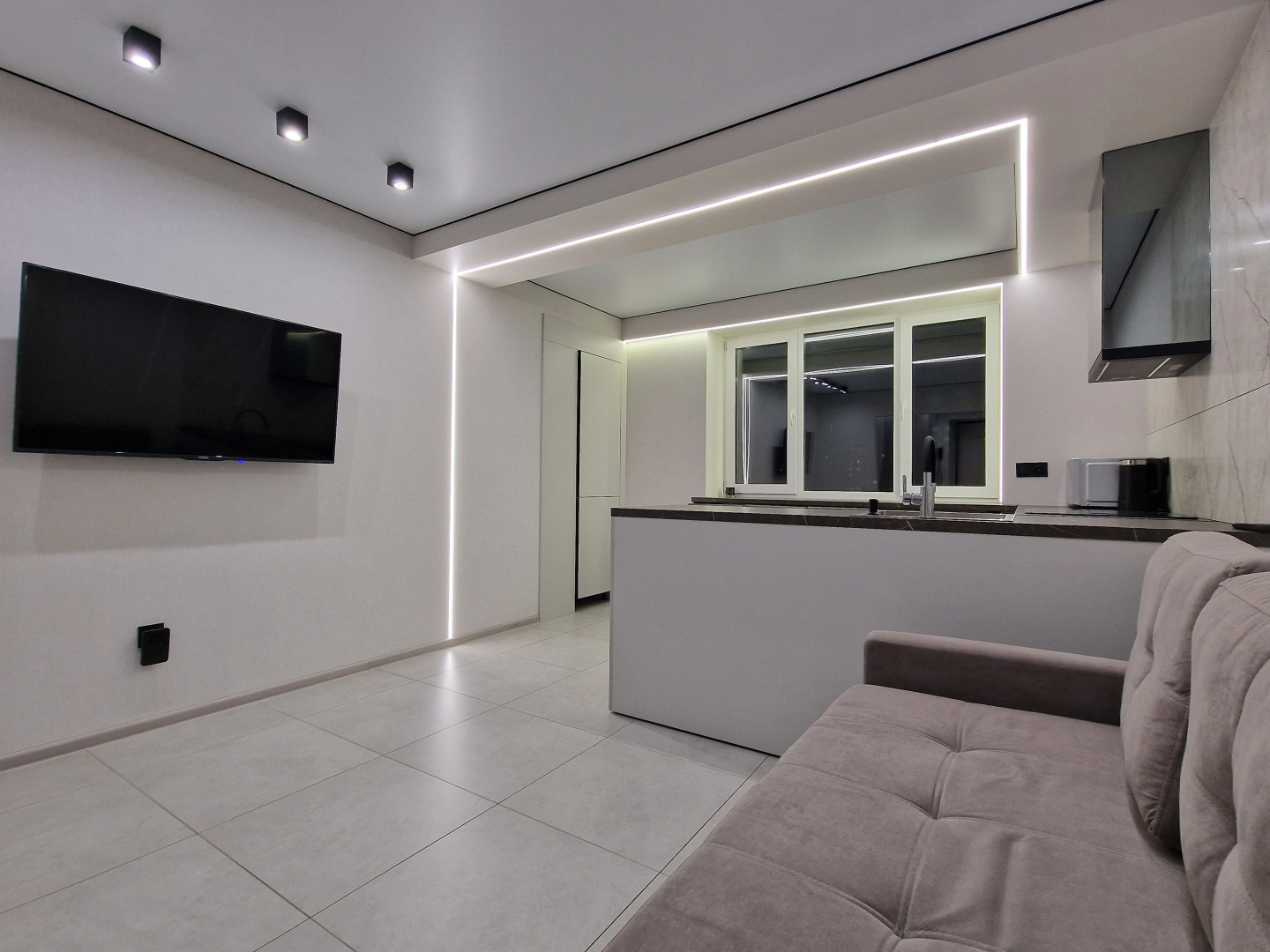 Апартаменты в Центре с Гостинной и 2 Спальнями