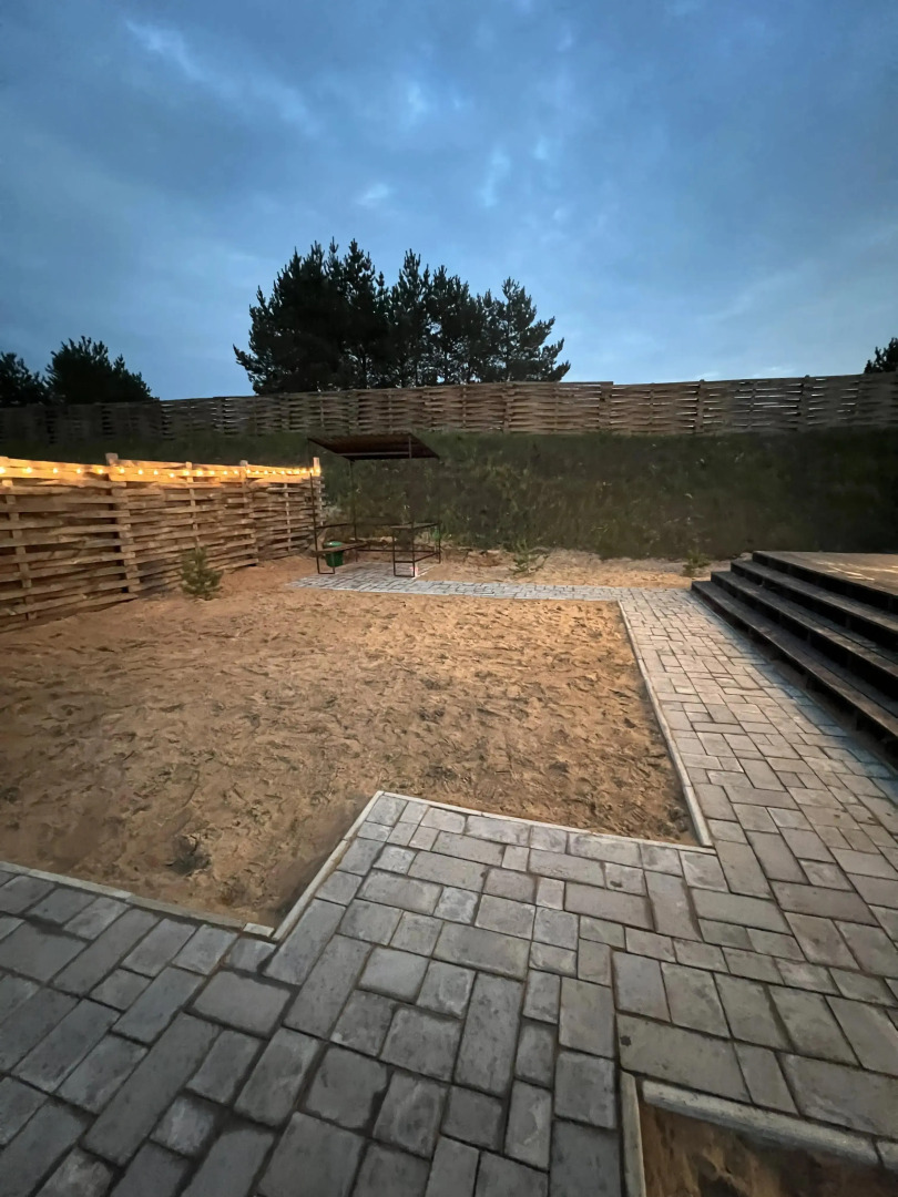 Частный дом Уютный у Реки с Чаном в Современном Стиле