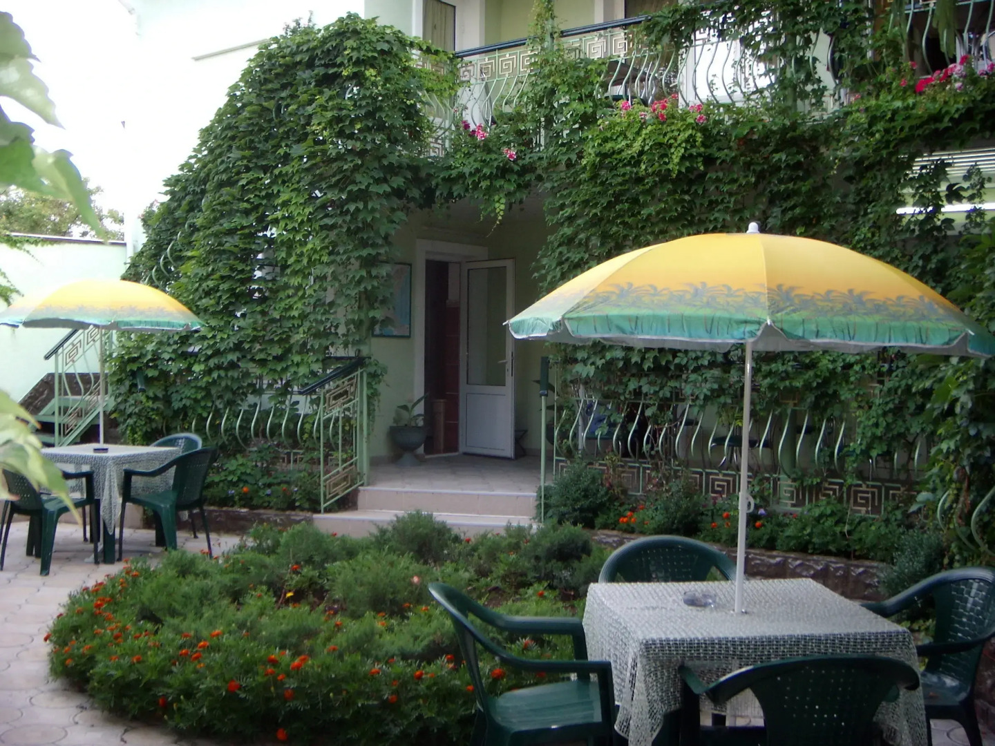 Меблированные комнаты Изумрудный