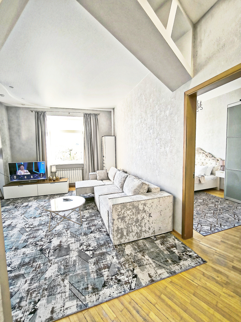 Апартаменты Центр Легендарный Дом под Шпилем | Огромная Трёшка