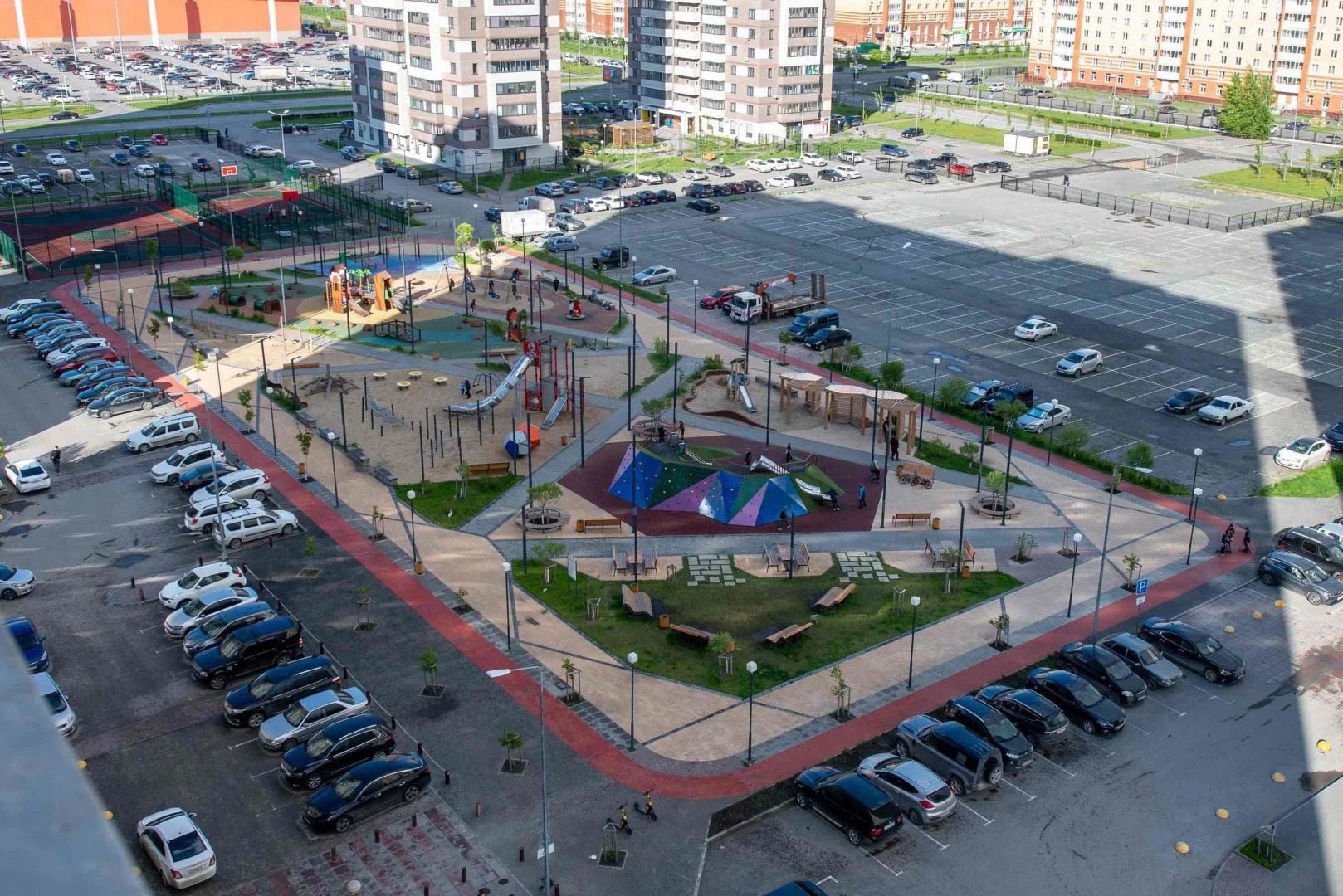 Апартаменты Топаз, закрытый двор, рядом ТЦ Кристалл