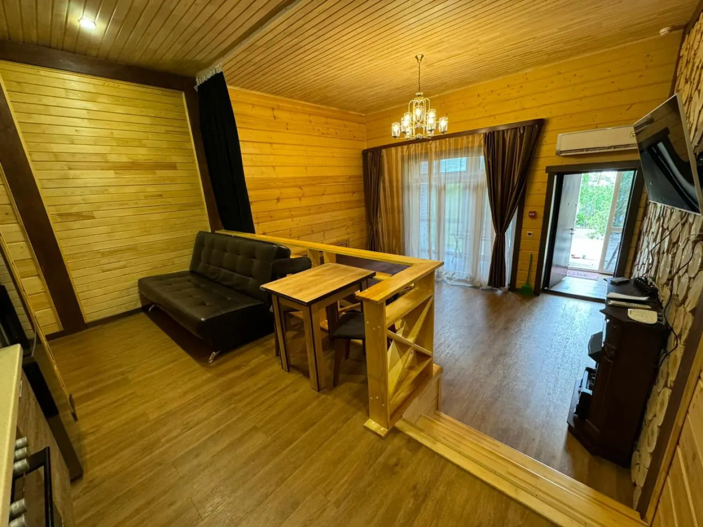 Апартаменты в доме Олега Митяева с видом на озеро