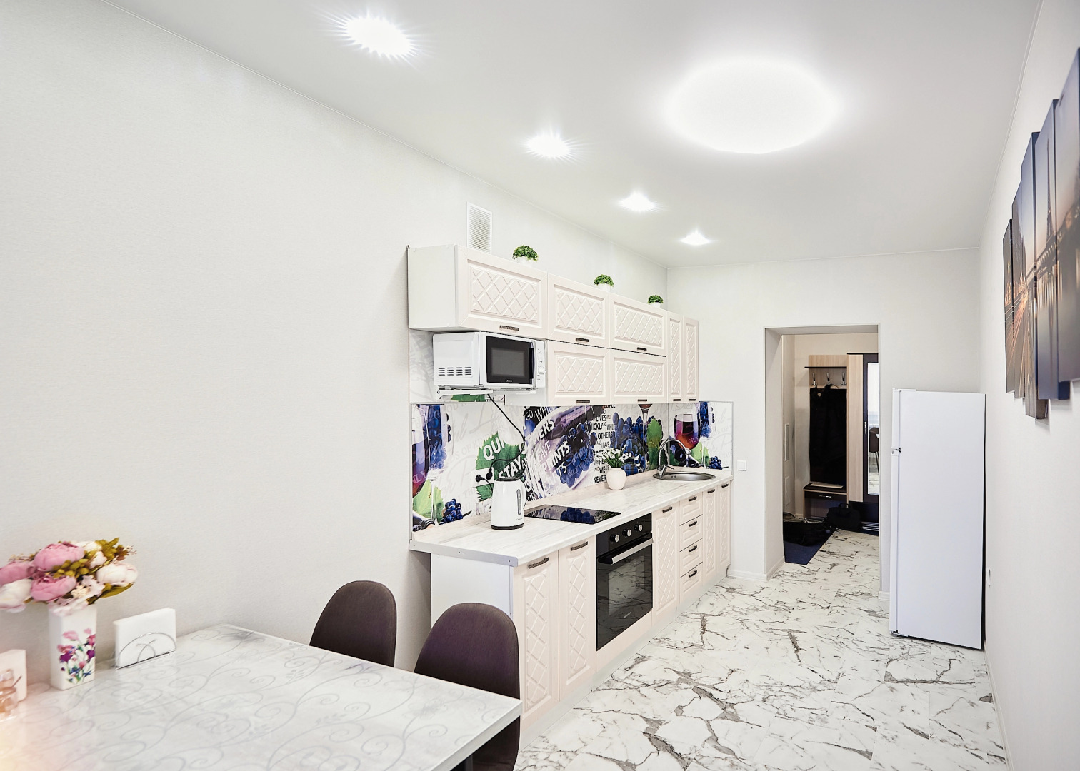 2-к. полноценная квартира, класса люкс, с панорамой на храмовый комплекс