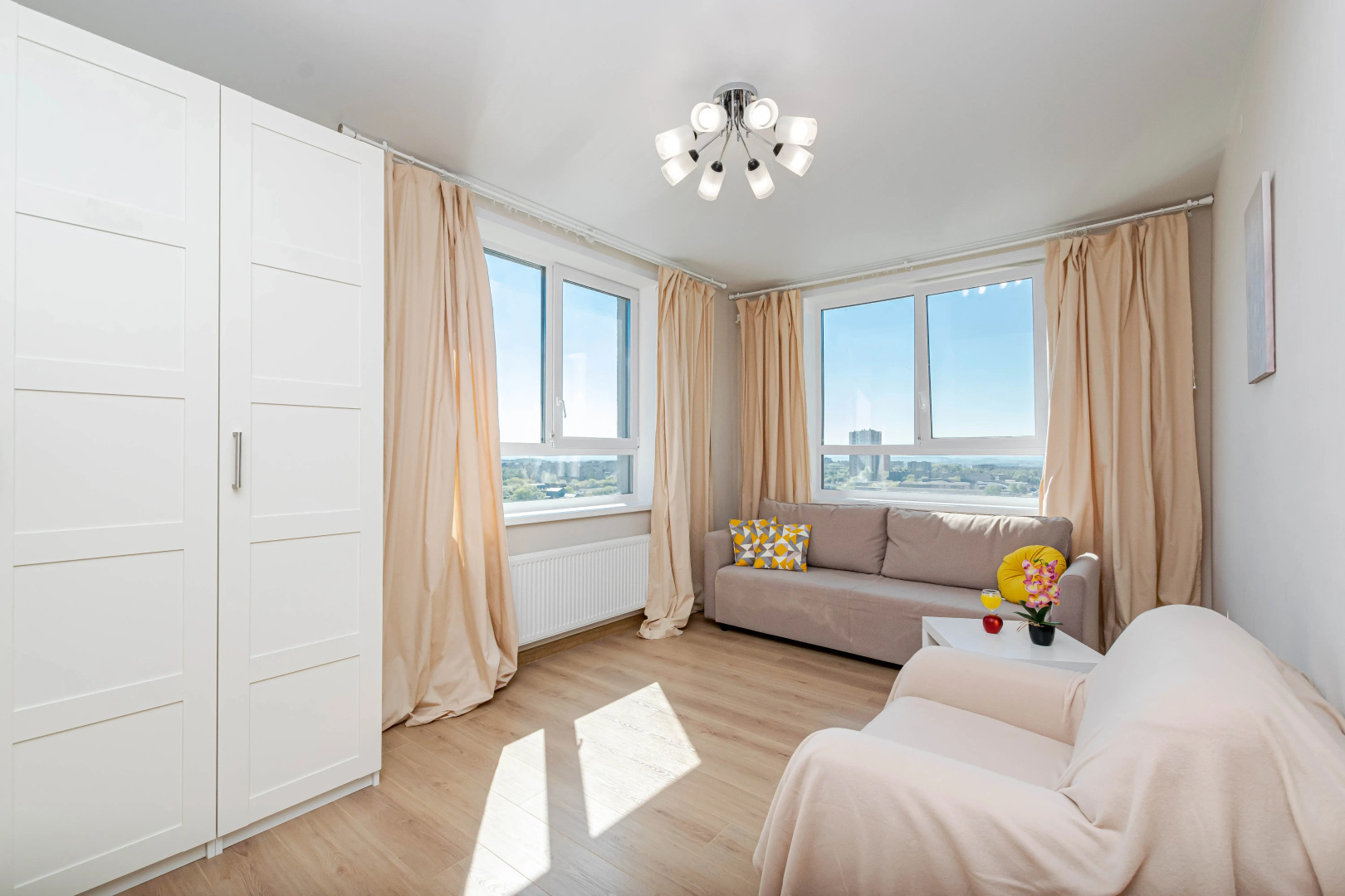 Апартаменты Светлая шикарная трёхкомнатная квартира у Столицы