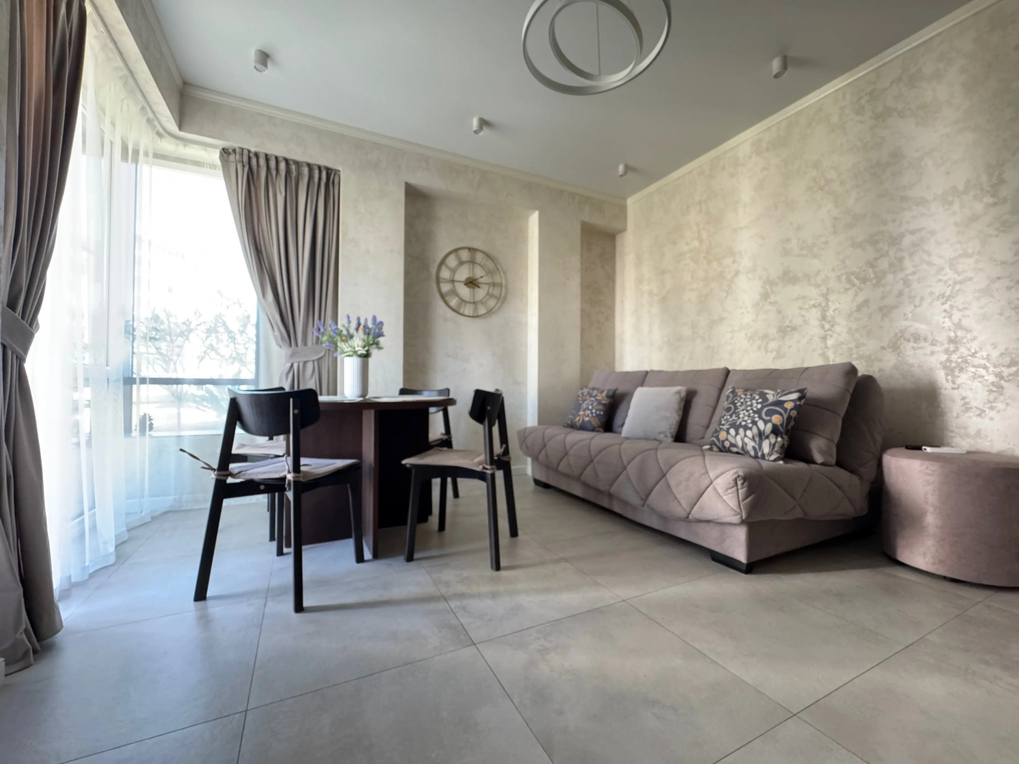 Квартира в  доме с бассейном рядом с морем