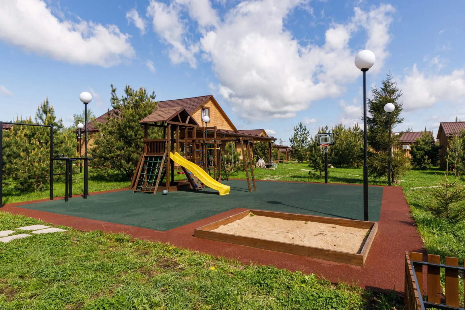 Частный дом Трехкомнатный 145 метров в лесу у пруда