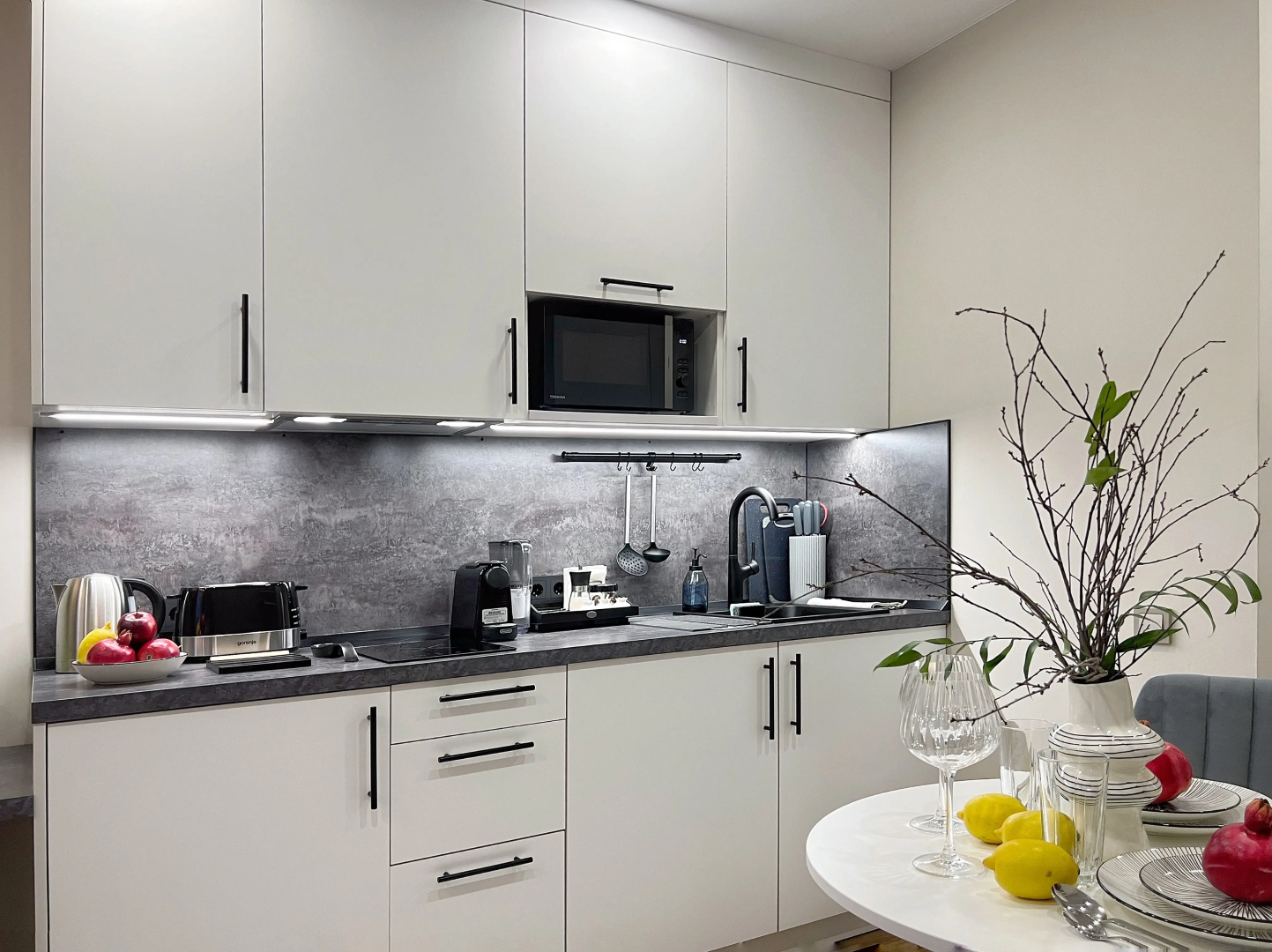 Апартаменты Granada Красивая студия в новом апарт-отеле на берегу канала