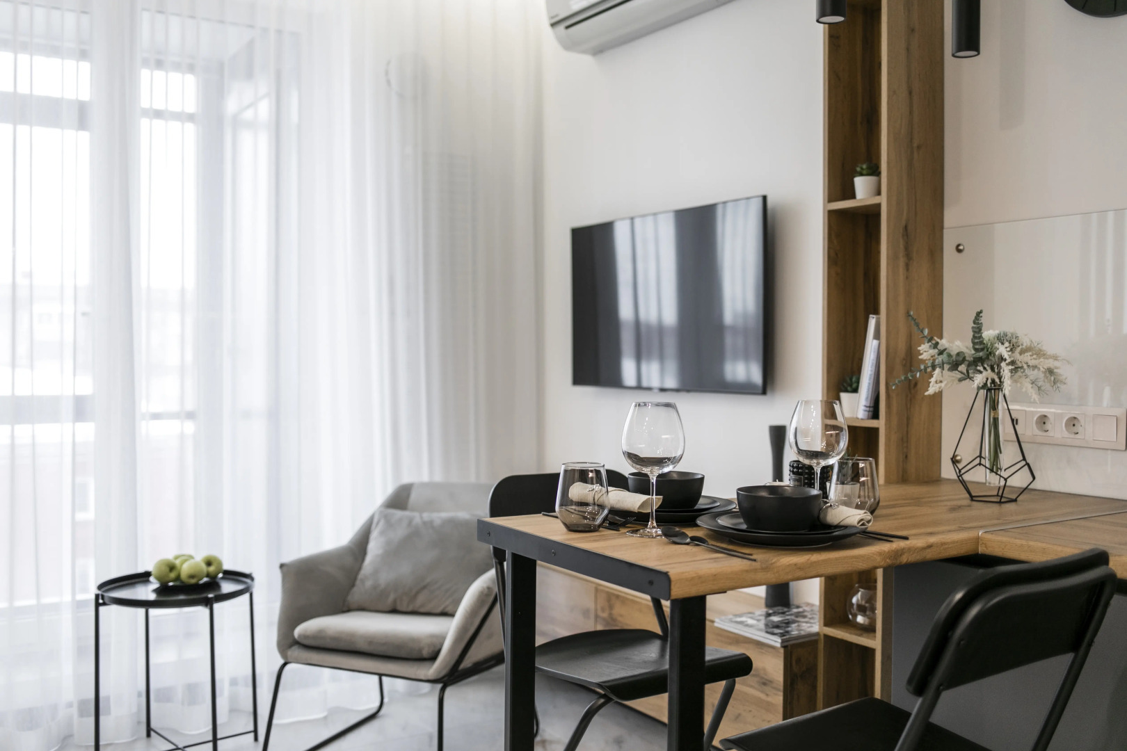 Апартаменты Loca Resident  с Панорамной Лоджией