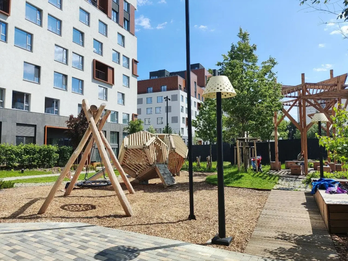Студия у Метро Космонавтов