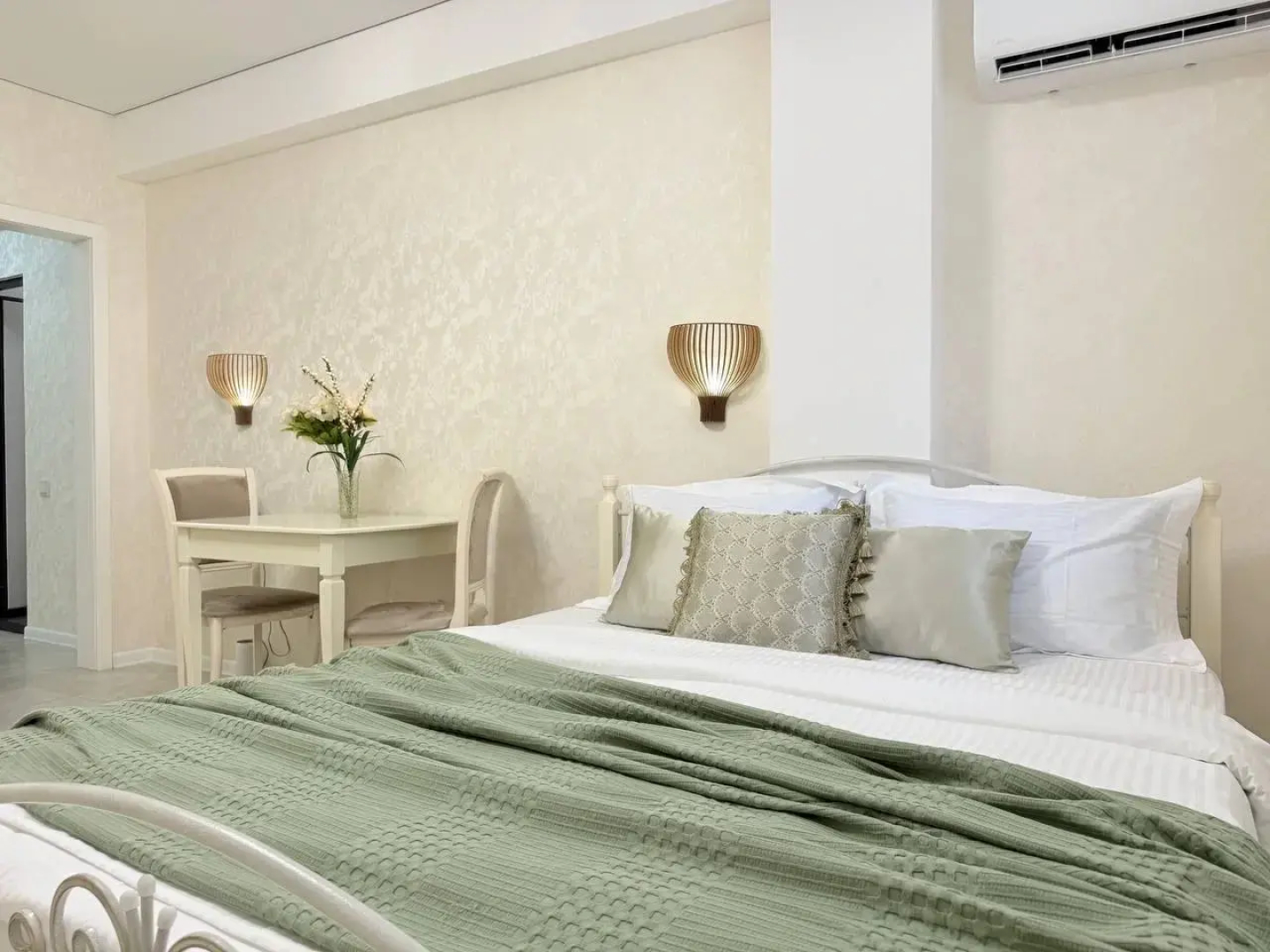 Апартаменты Студия возле Моря для Двоих на цокольном этаже