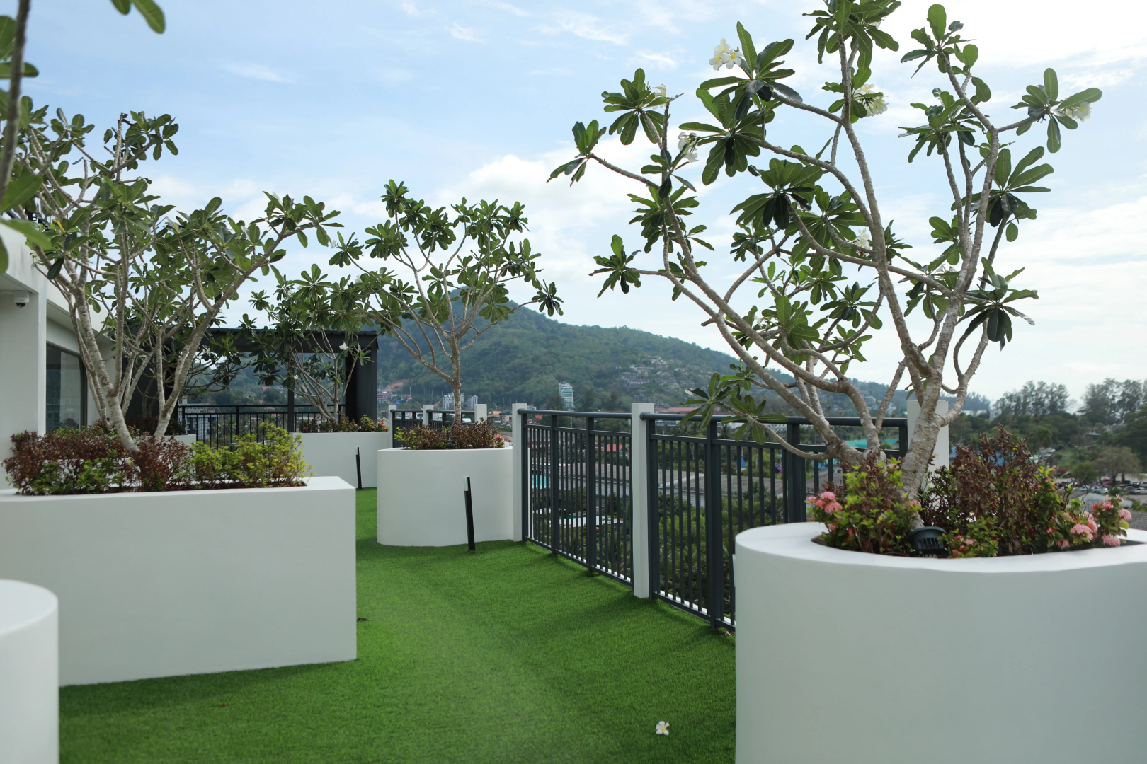 Квартира Просторная однушка у моря с бассейном и WiFi 500 мбит/с