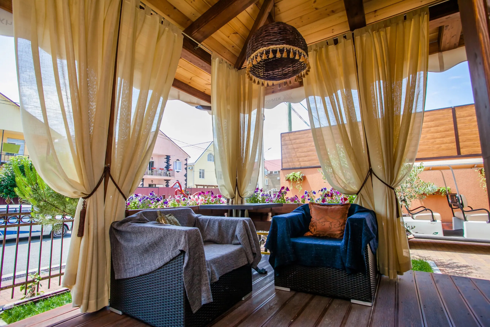 Zhemchug Village Hotel