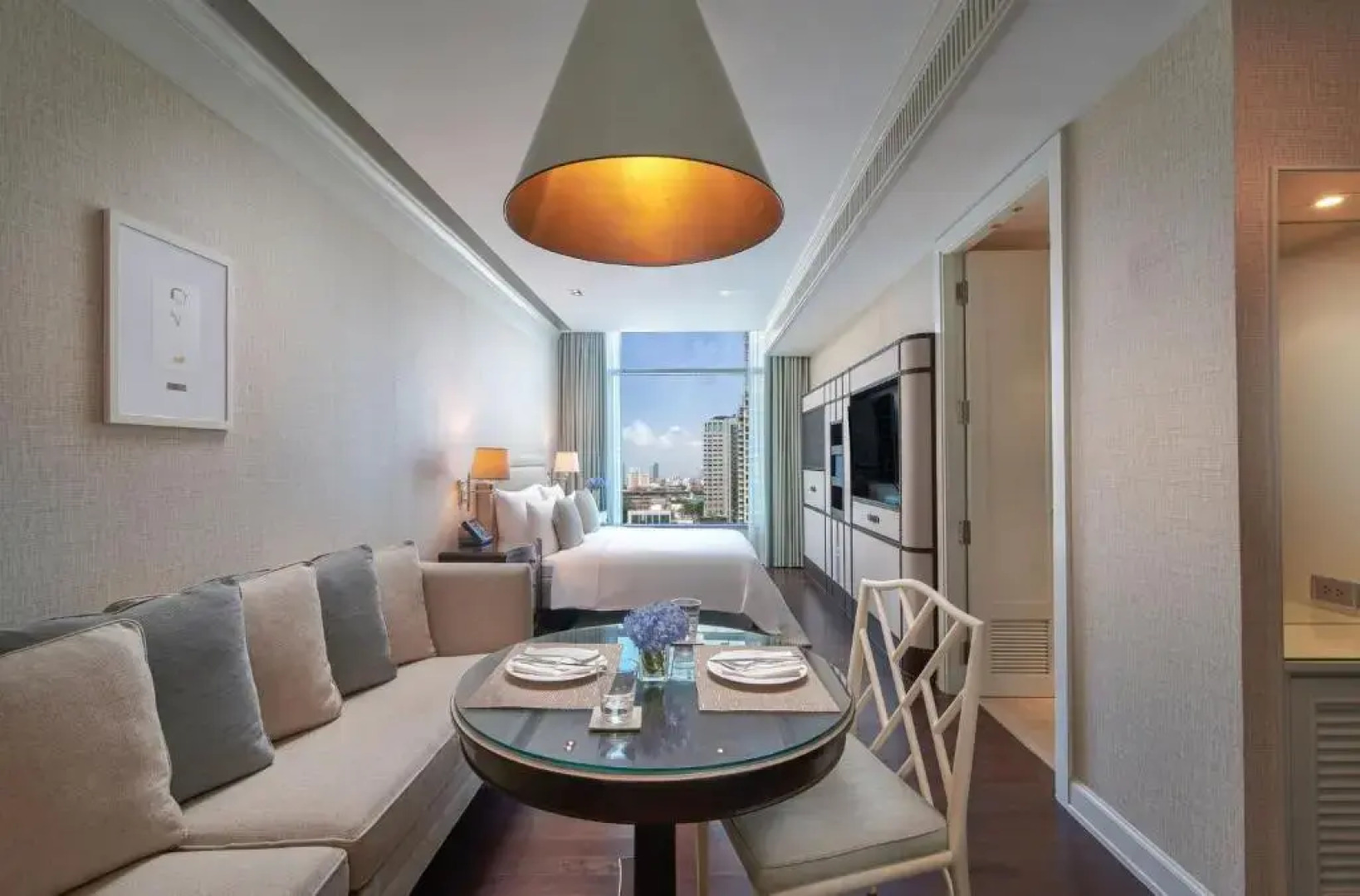 Отель Oriental Residence Bangkok