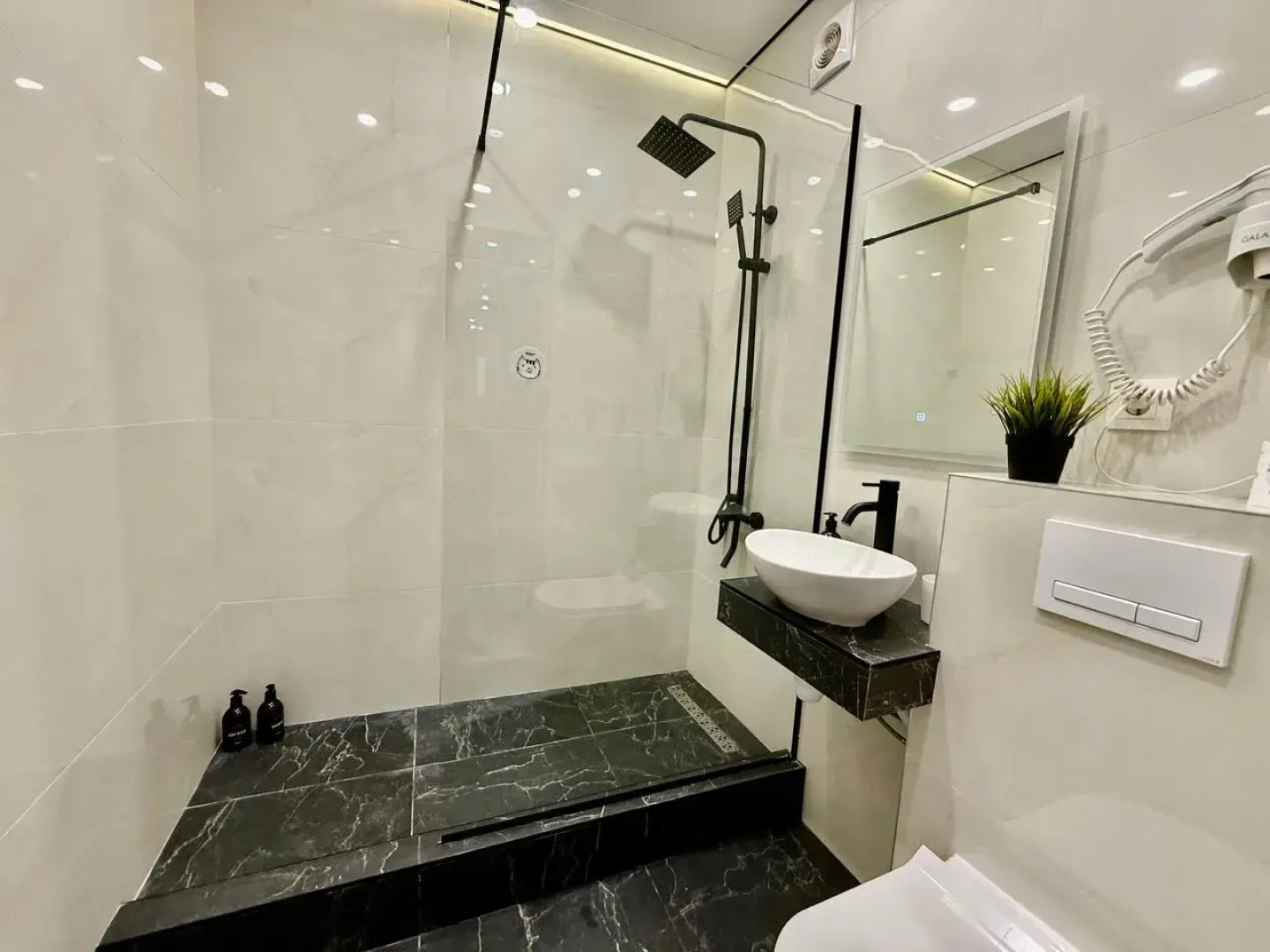 Апартаменты на Баумана 1