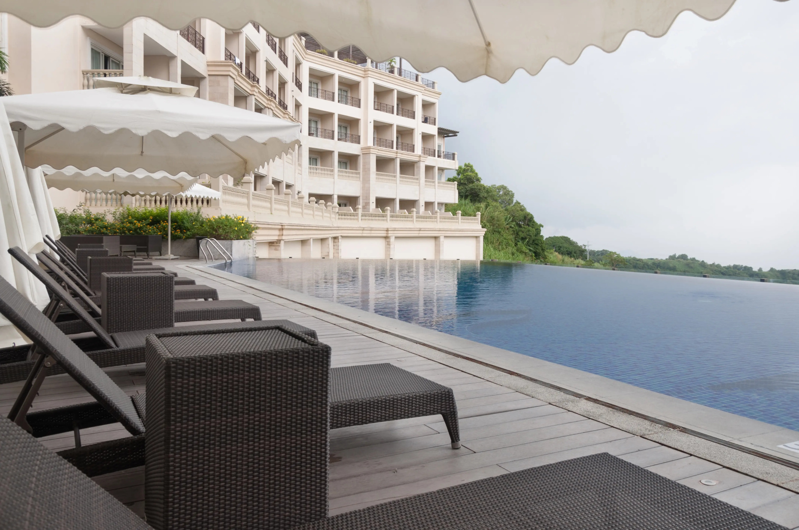 Отель Twin Lakes Hotel Tagaytay