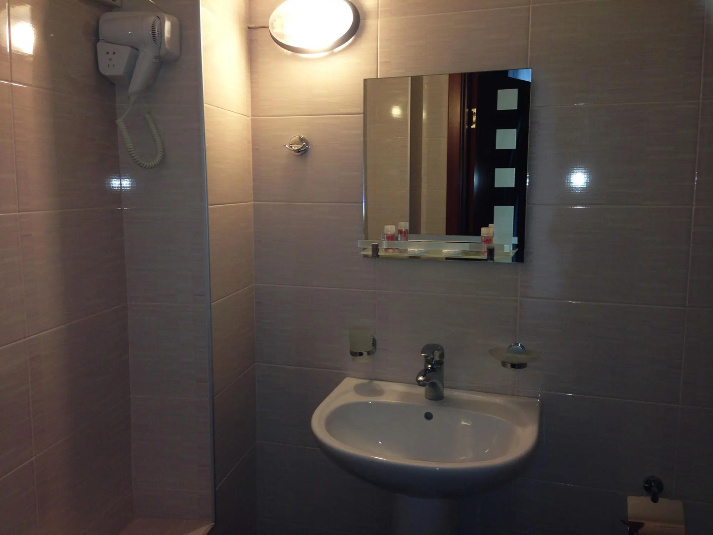 Отель Исака