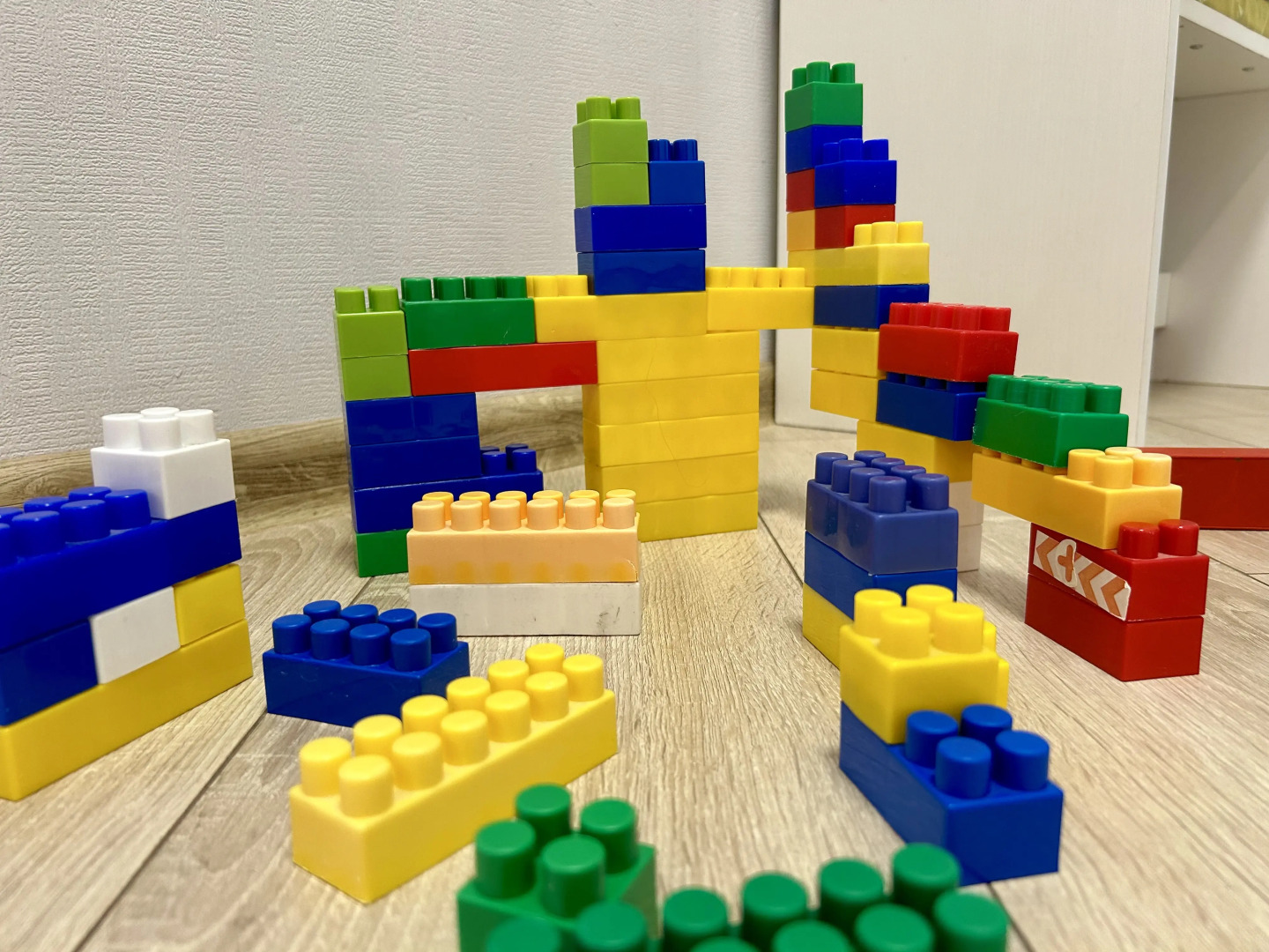 Апартаменты Акварели двухкомнатные рядом с ТЦ Июнь