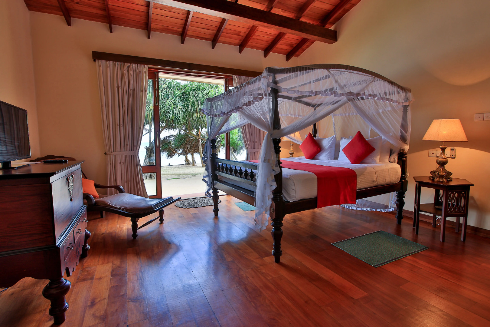 South Point Villa - 3 bedroom Beach Front Villa