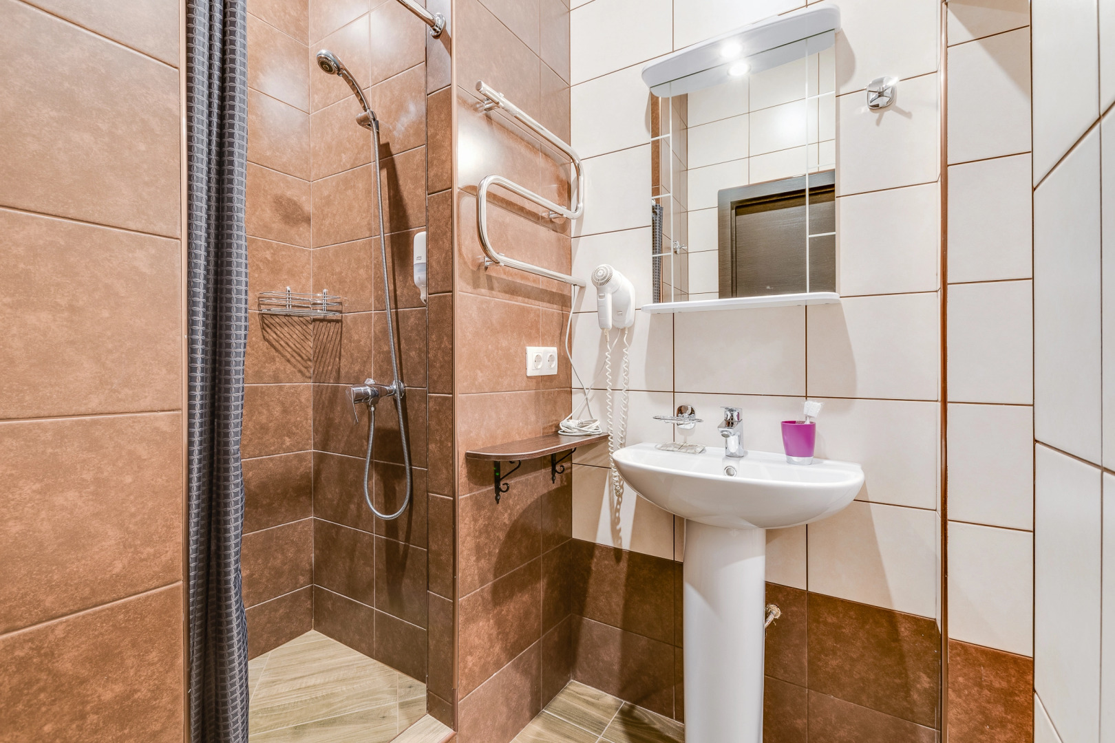 Отель Велес