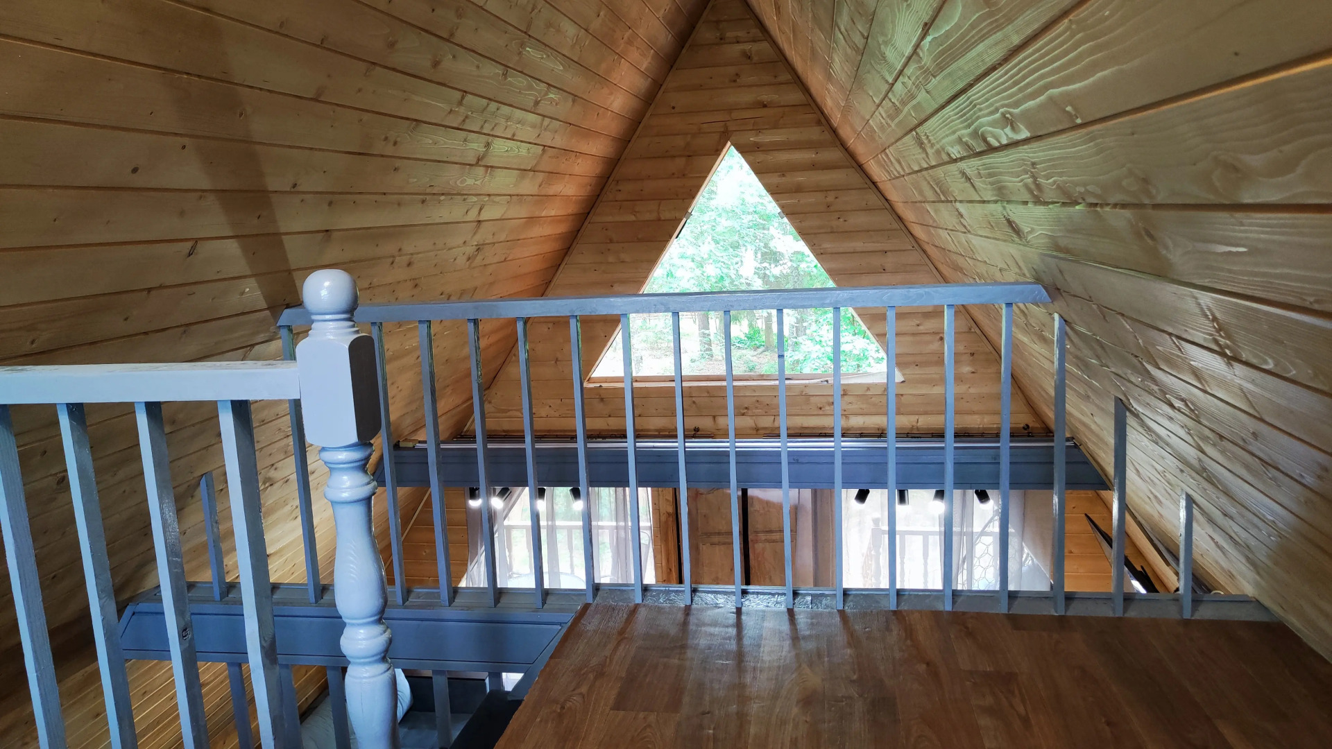 Частный дом Новый 6 местный дом у озера с банным чаном и баней.