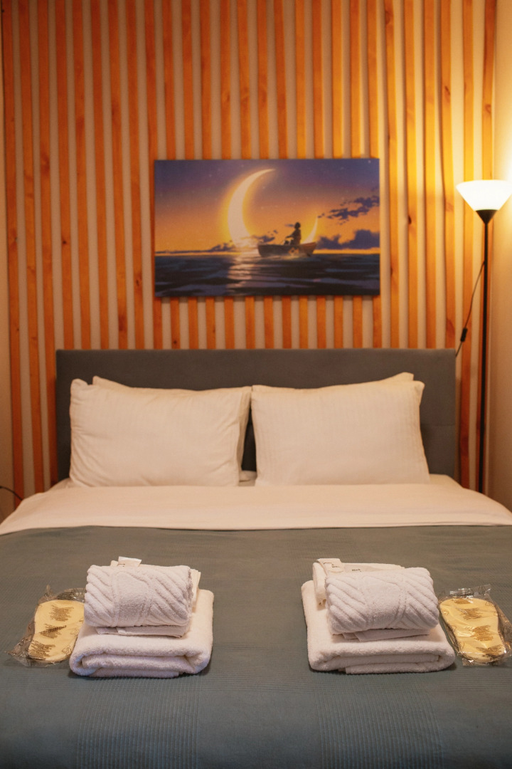 Просторные апартаменты с балконом