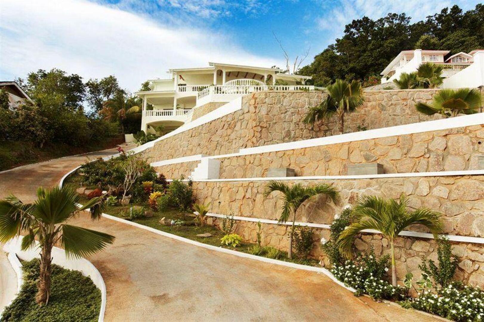 Вилла Petit Amour