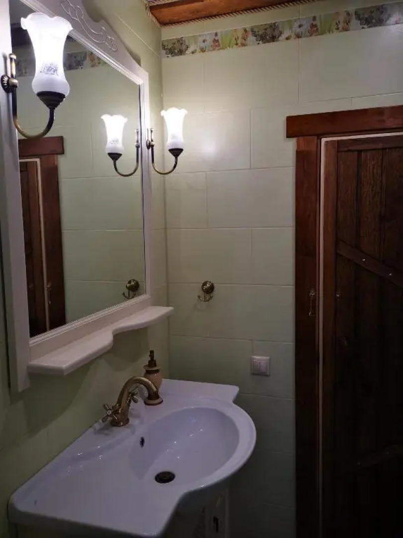 Шале  Изба Николаича