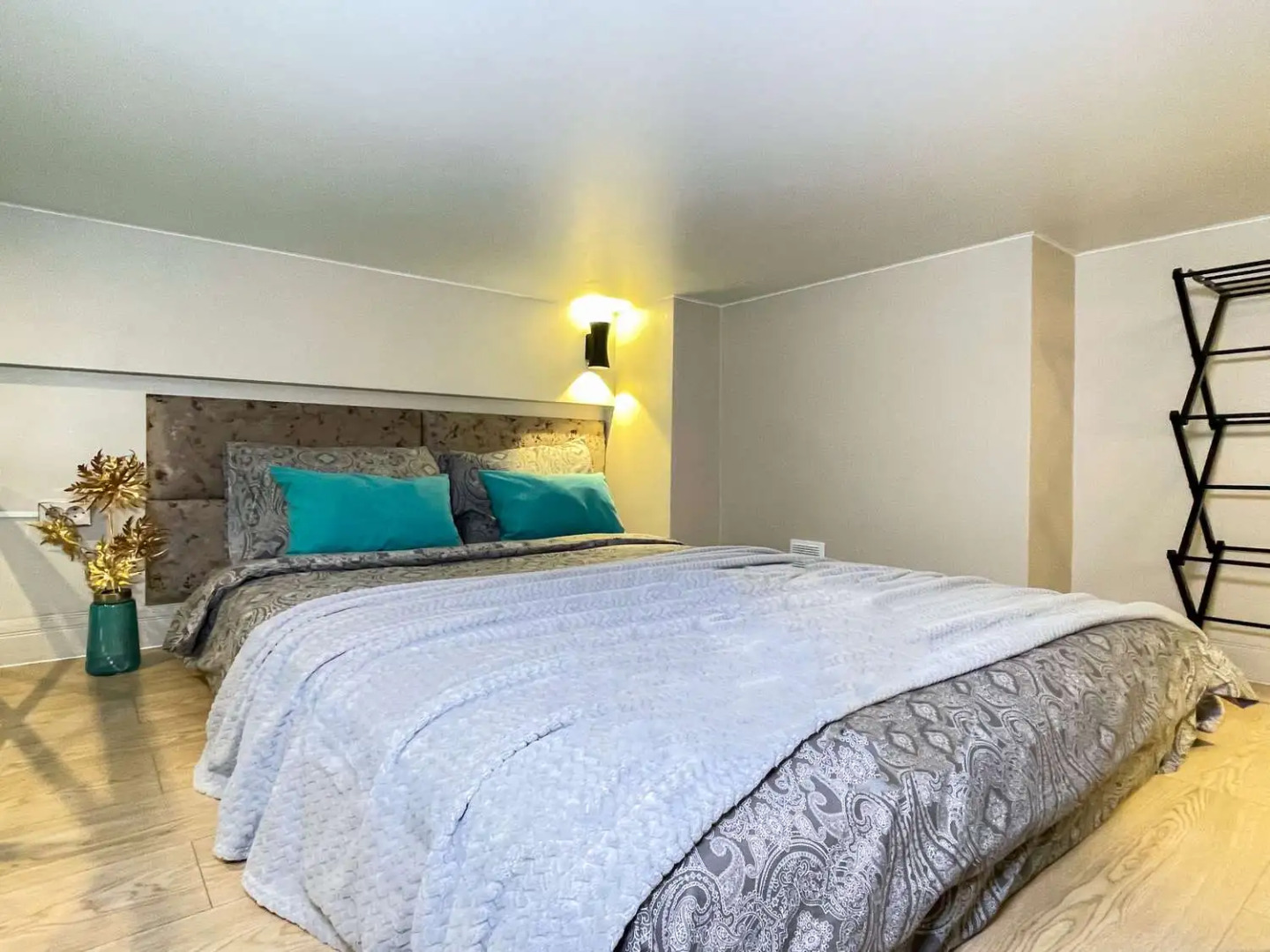 Апартаменты Стильная 2х-уровневая Cтудия рядом с метро Тульская