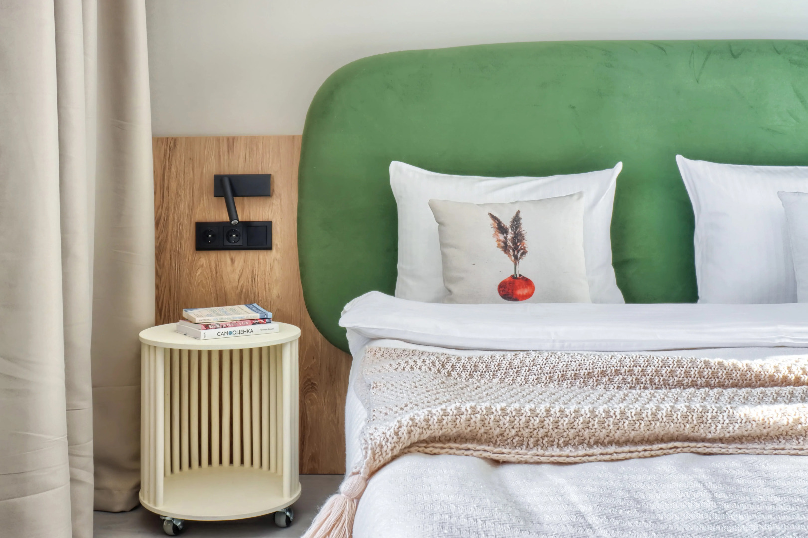 Апартаменты MyhomeYourhome на Большеохтинском пр-те 15к2