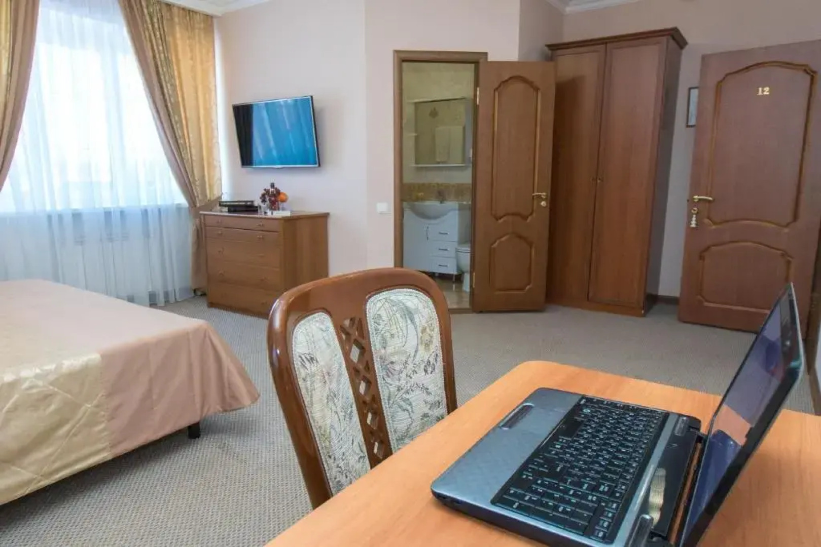 Отель Виноград