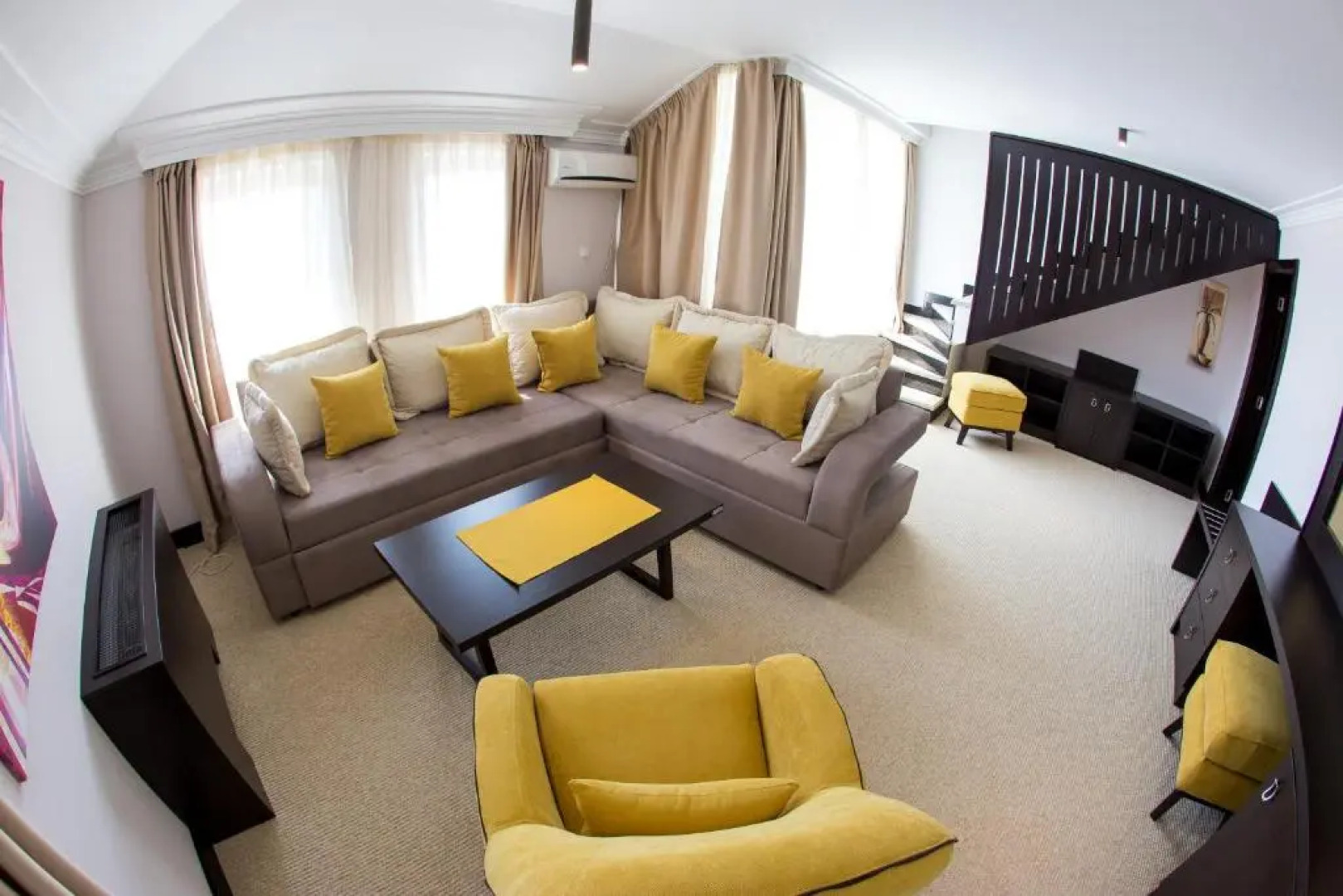 Отель Swiss Holiday