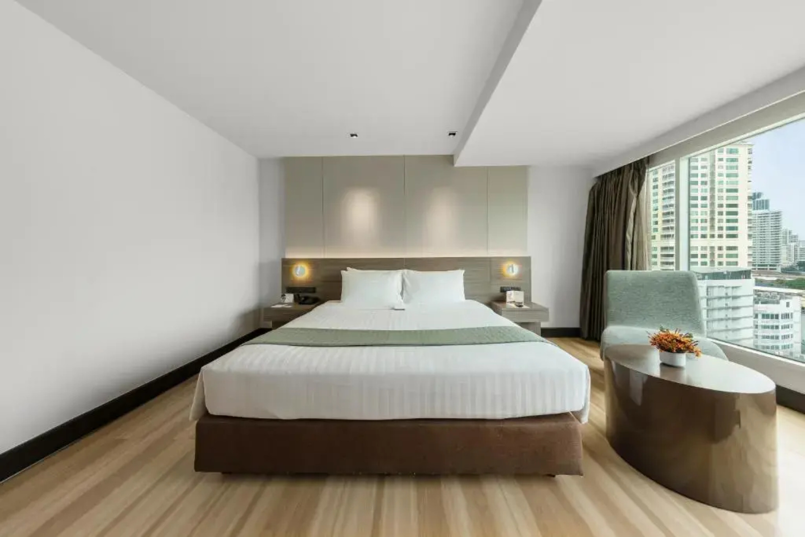 Отель Golden Tulip Mandison Suites