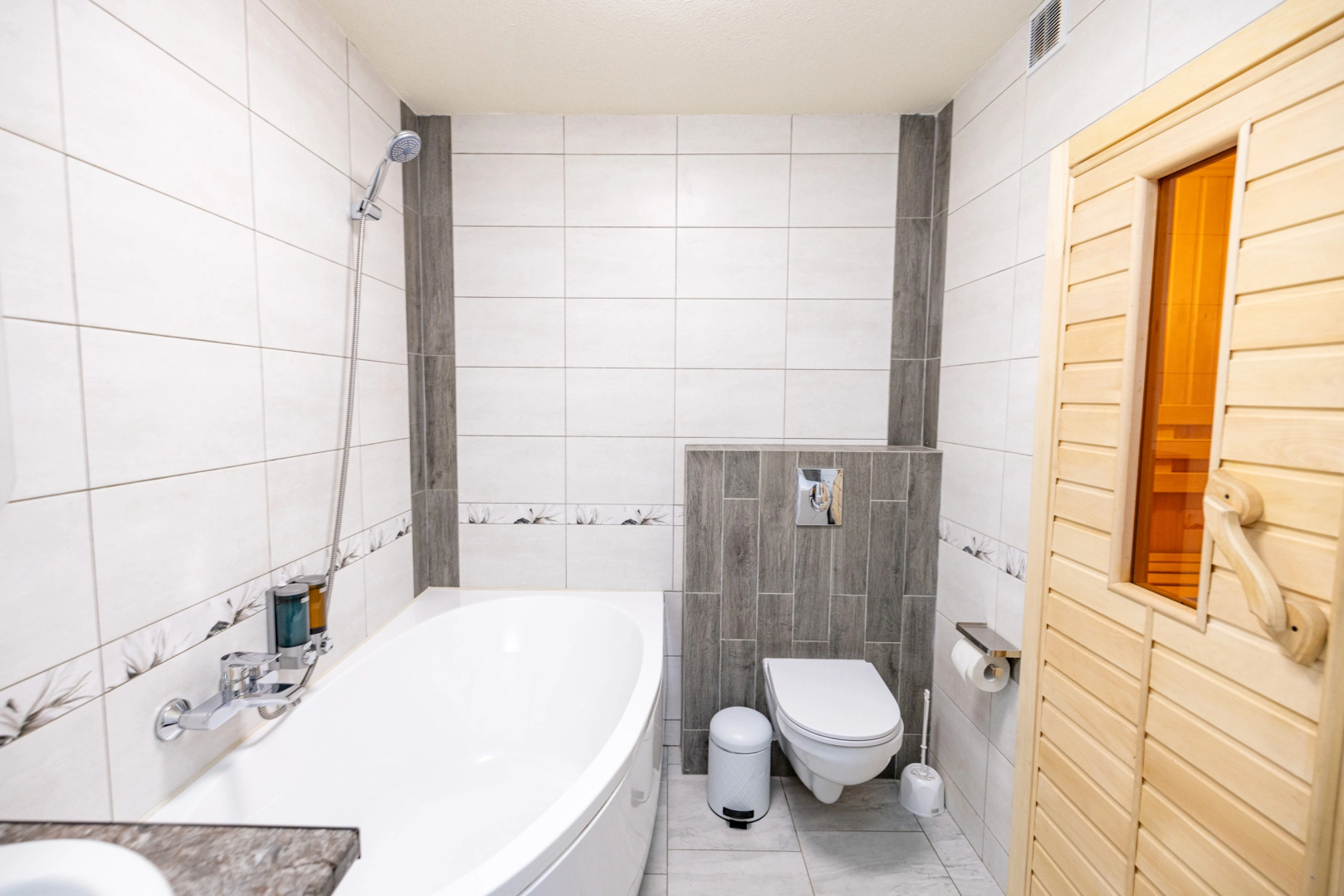 Двухуровневая квартира с сауной Мерлин Монро