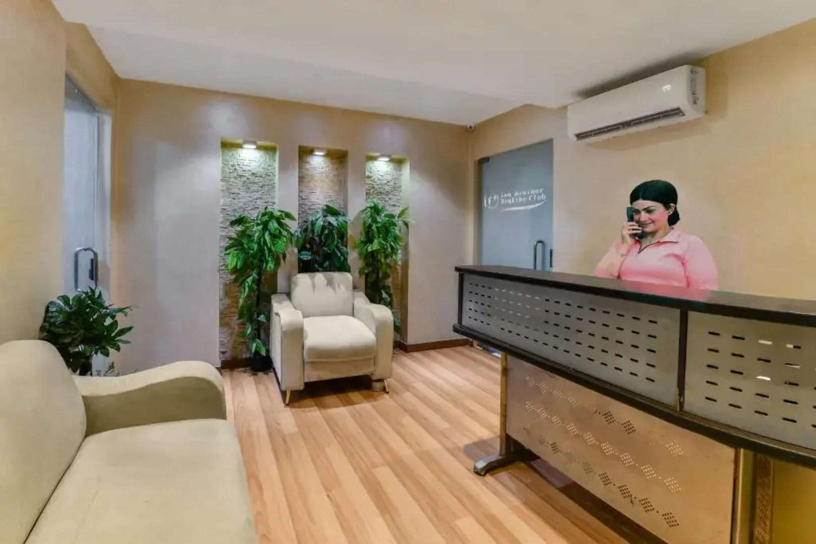 Отель Aura Inn Tiba Pyramids