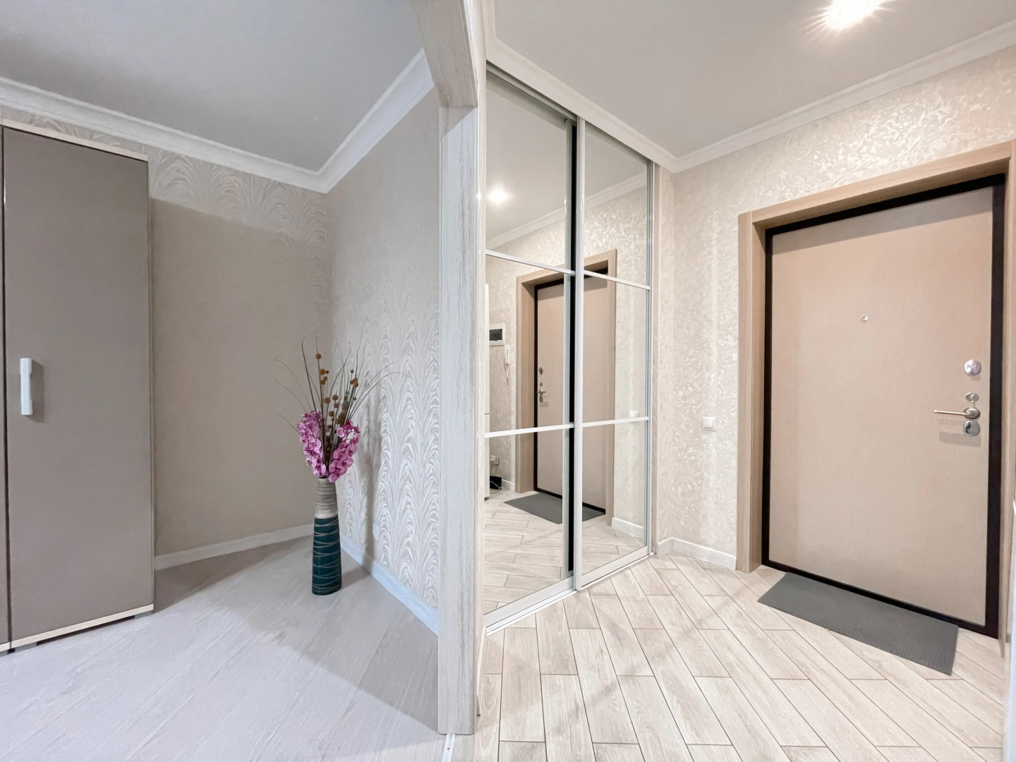 Квартира Green FOX с шикарным видом на реку Кутум