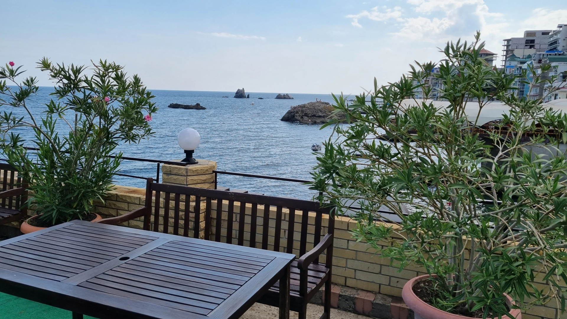 Курортный отель Корона